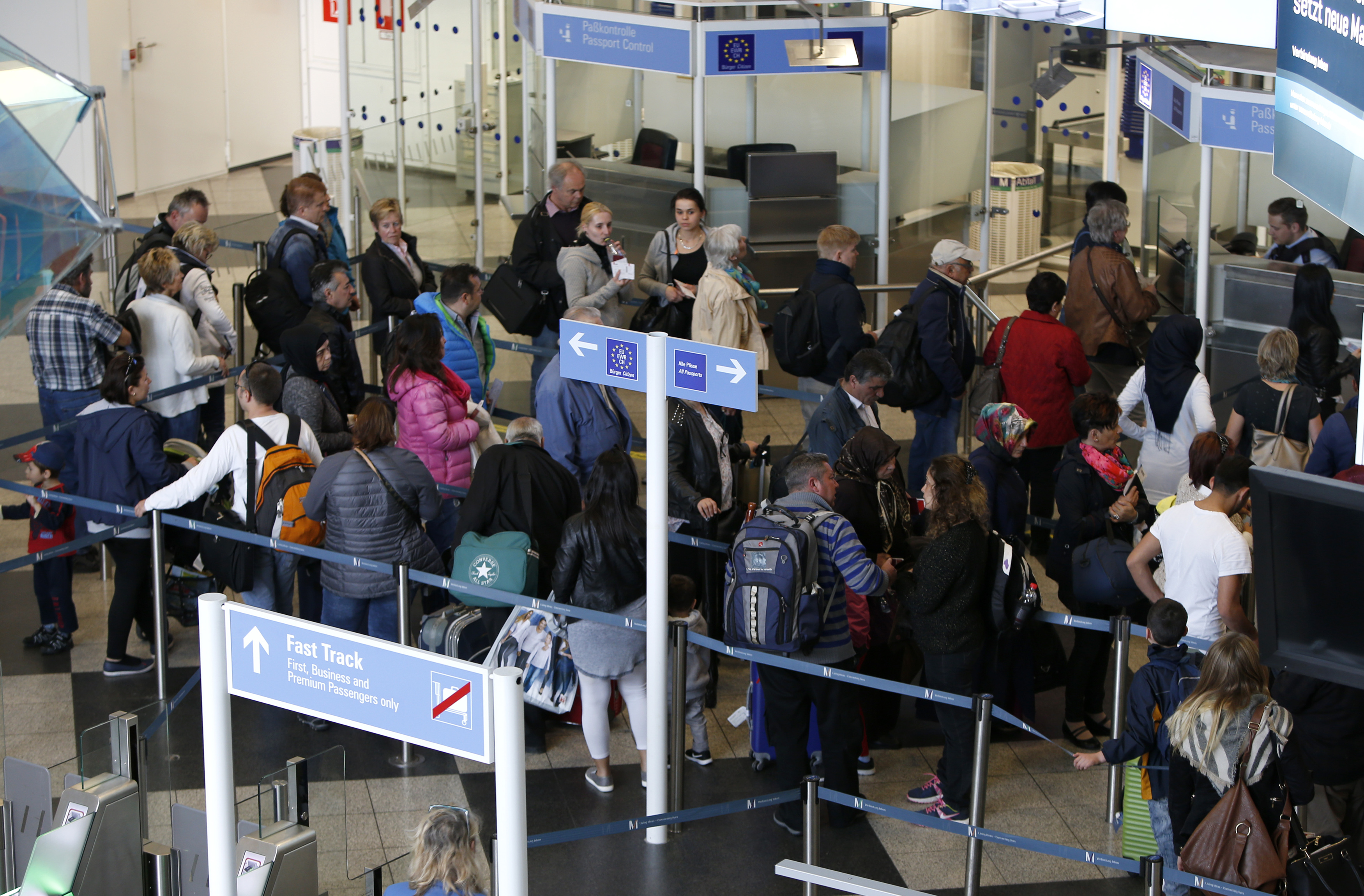 Comment éviter les longues files d'attente dans les aéroports ?