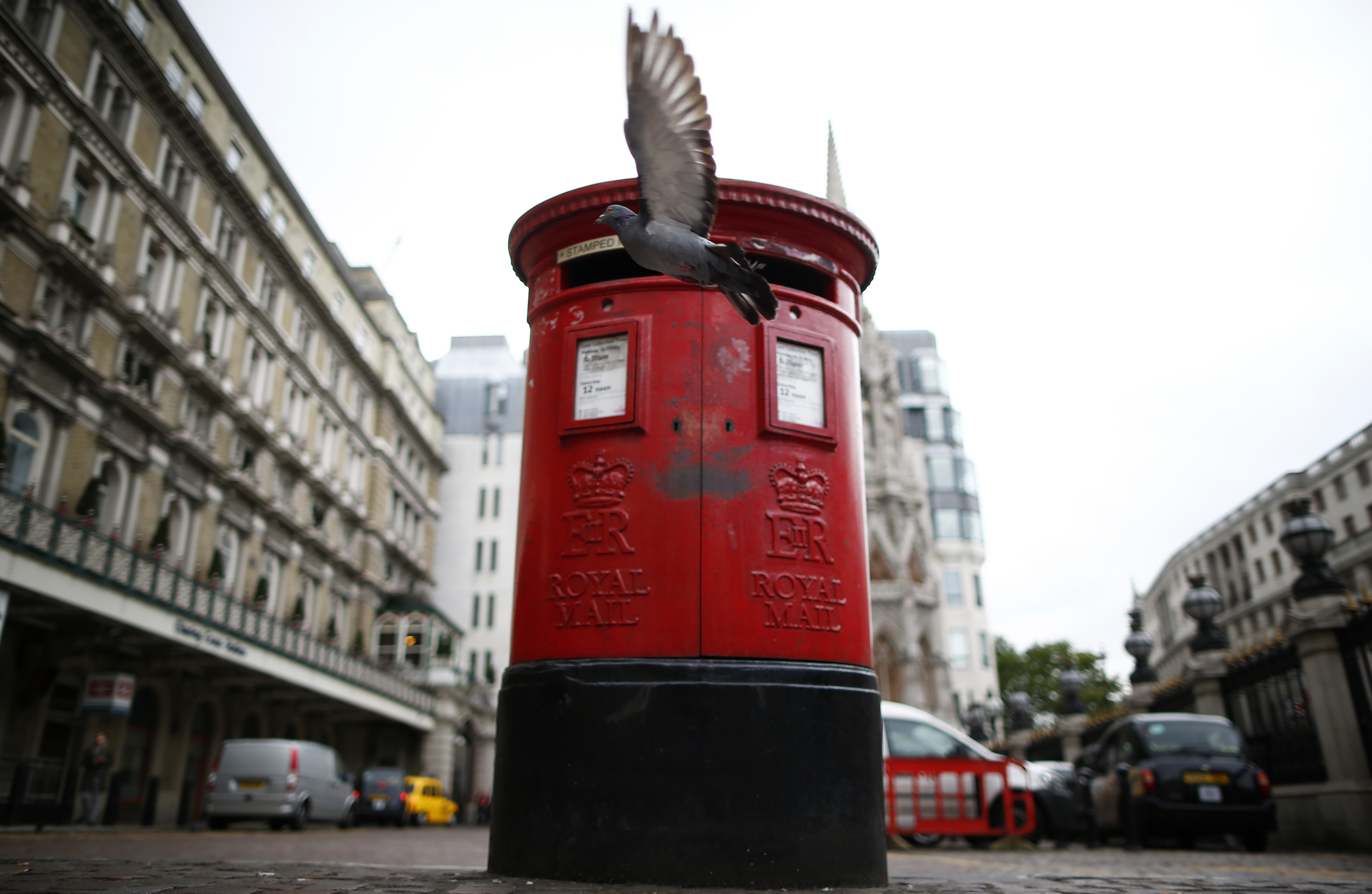 Royaume-Uni : la Royal Mail prévoit une saignée dans ses effectifs, jusqu'à 6.000 licenciements