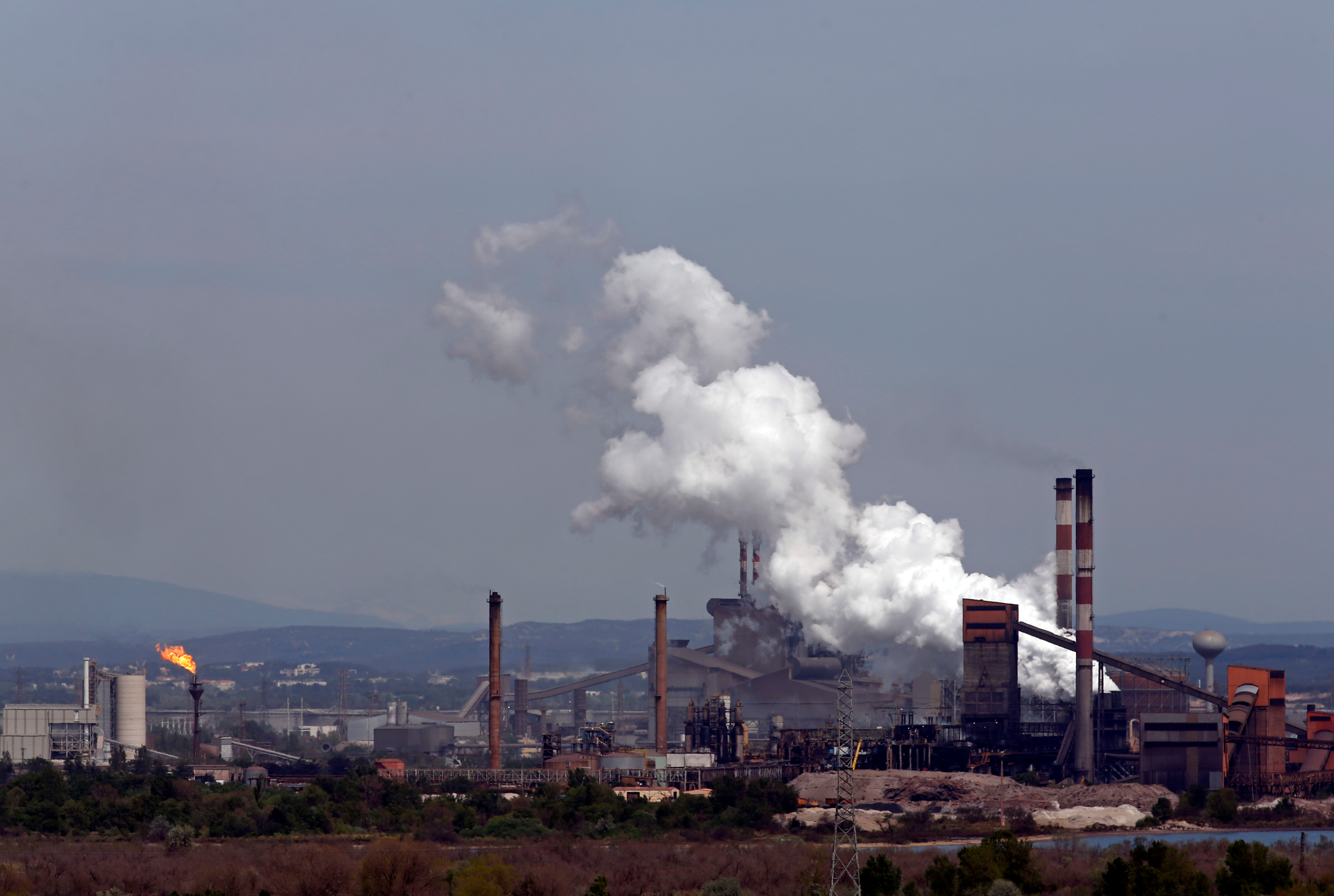Pollution : l'aciérie ArcelorMittal de Fos-sur-Mer temporairement arrêtée