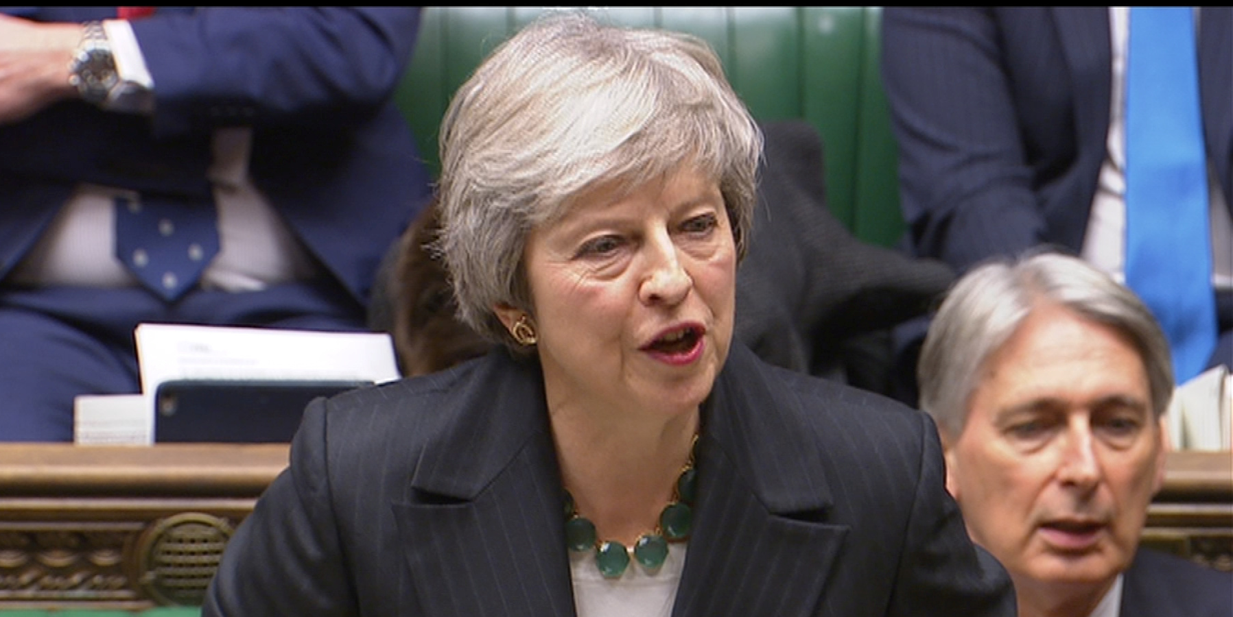 Accord sur le Brexit : quatre ministres démissionnent, Theresa May sur la touche
