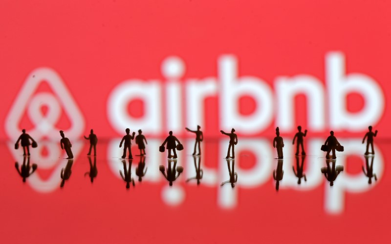 Airbnb contraint de se réinventer pour survivre au 
