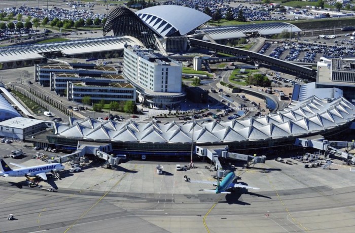 En attendant la reprise, Vinci veut faire de Lyon son premier aéroport « zéro émission nette » d'ici 2026