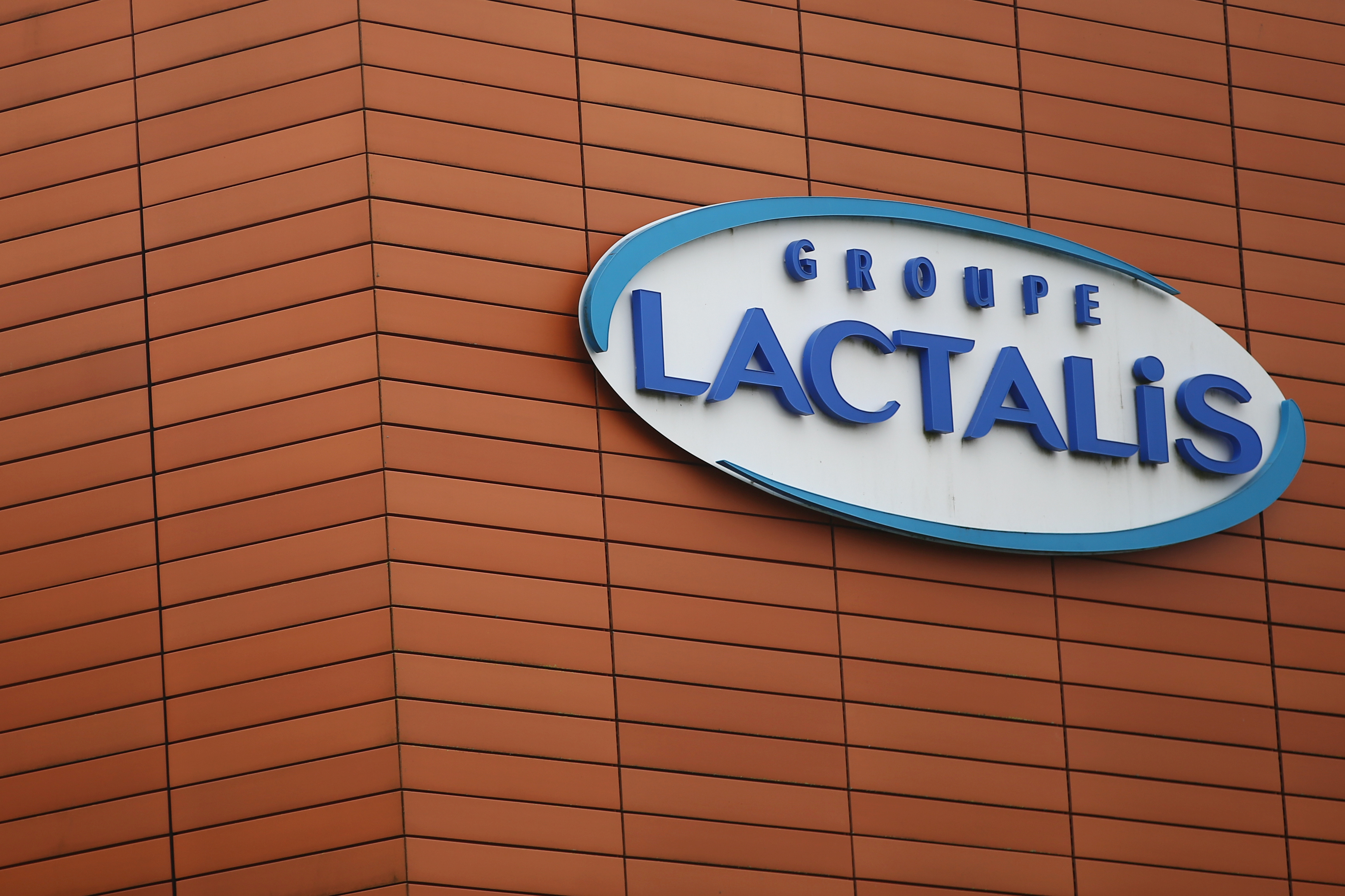 Lait infantile contaminé : Lactalis réclame un milliard d'euros au laboratoire d'analyse Eurofins