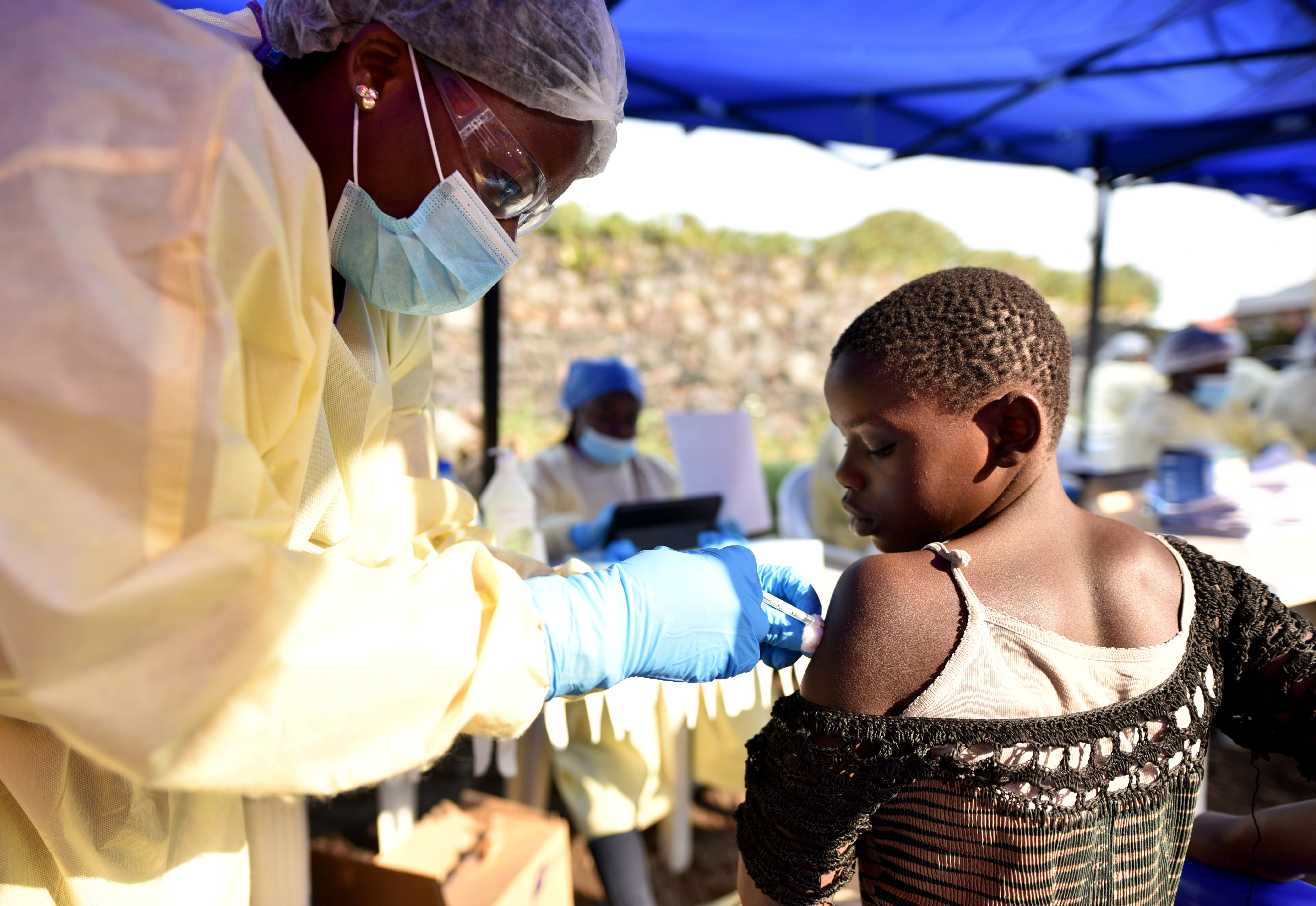 Création d'un stock mondial de vaccins contre le virus Ebola