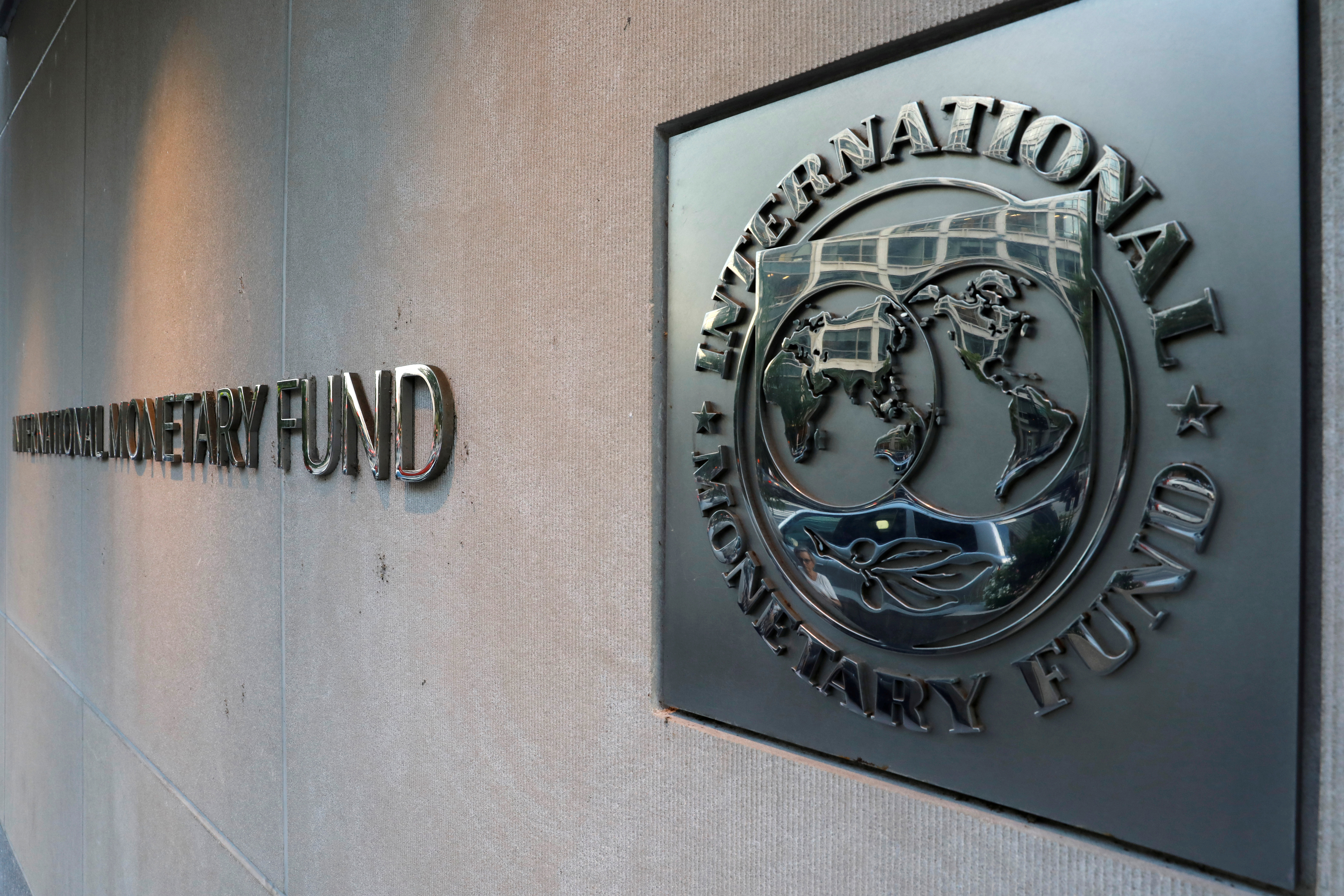 Avec la pandémie, la reprise s'annonce lente et périlleuse selon le FMI