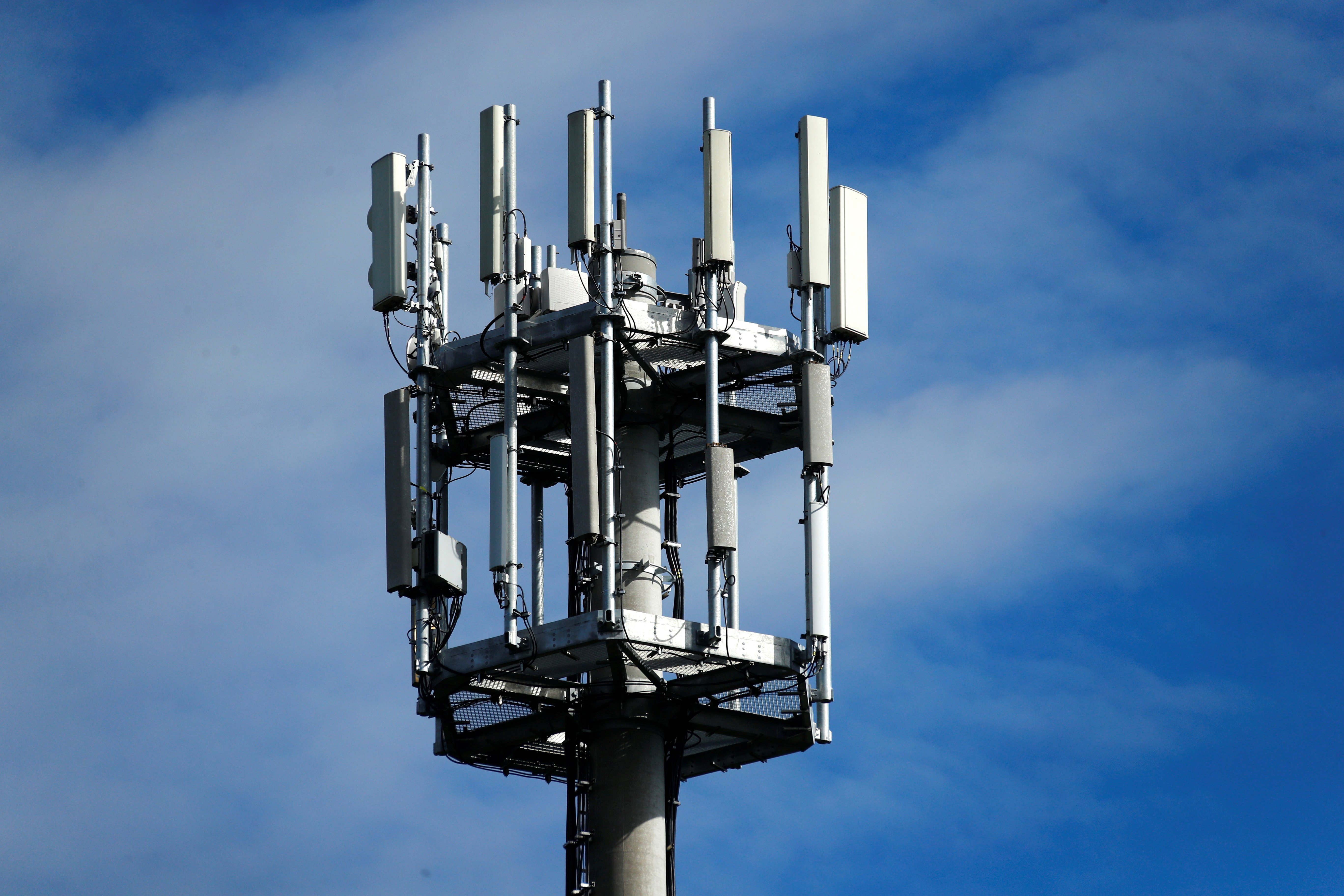 Vente de SFR : la ruée des fonds d'investissement dans les infrastructures Télécoms