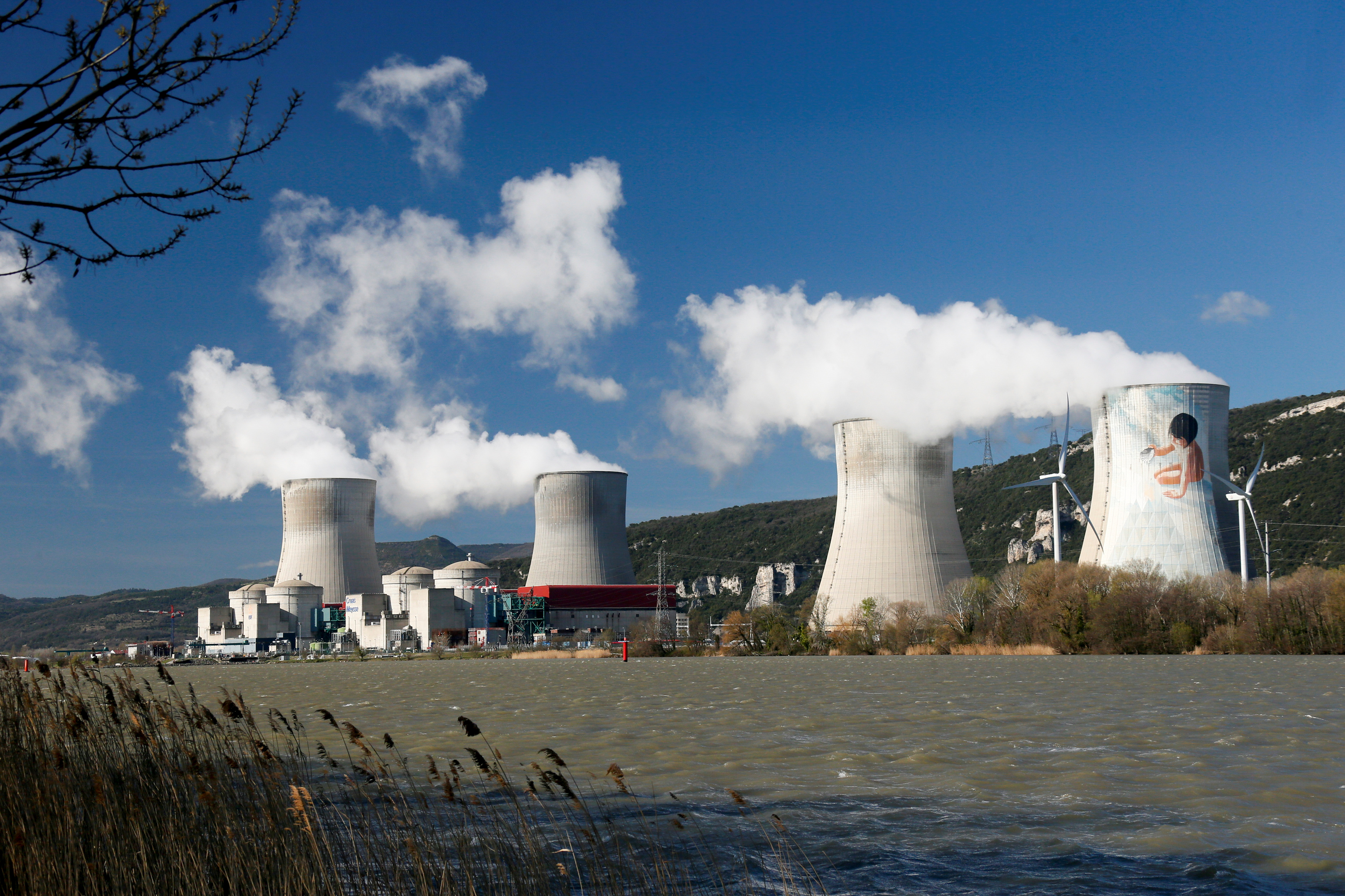 Nucléaire : le Sénat relance le débat sur la fermeture des centrales