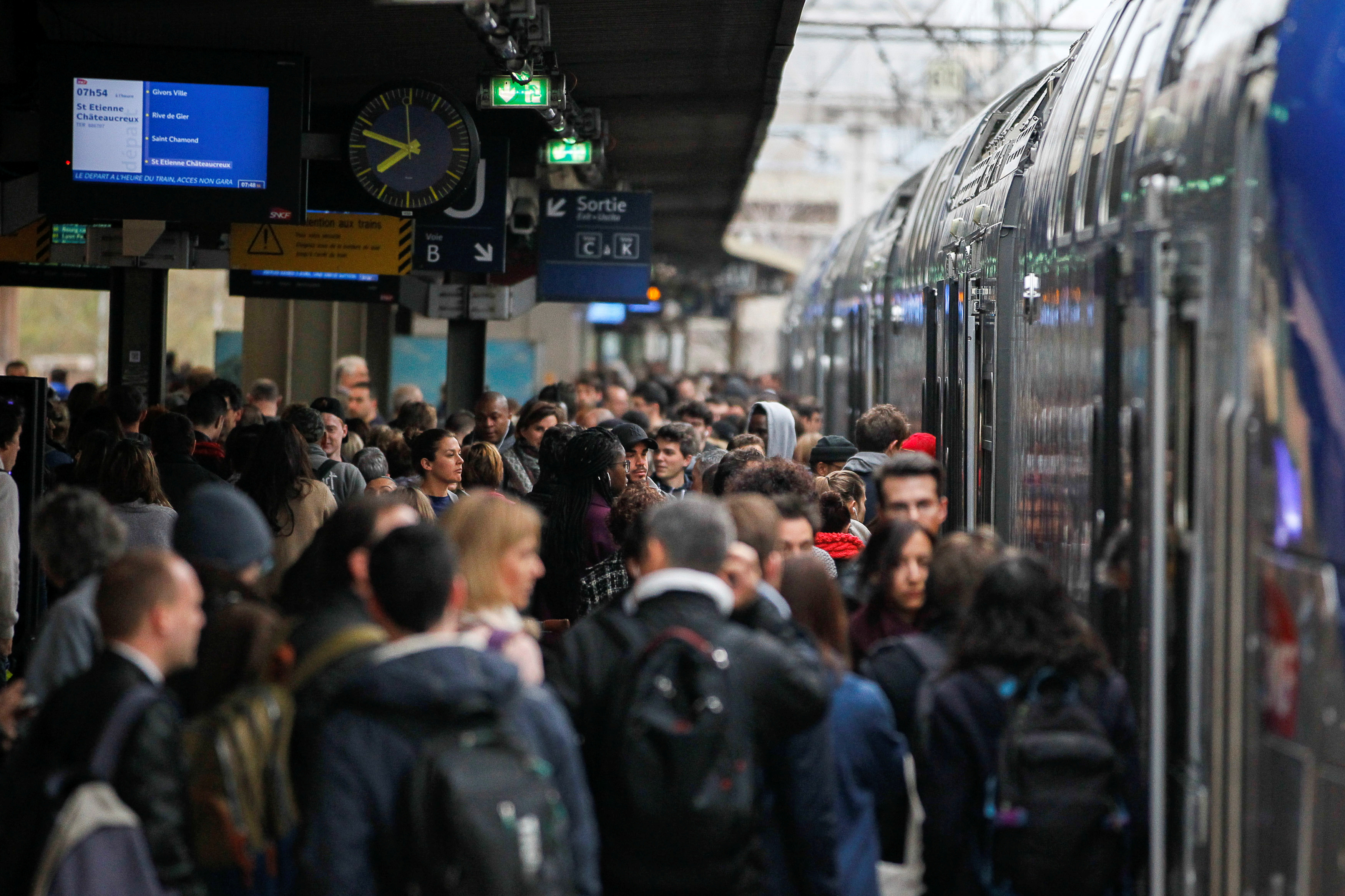 Île-de-France : Transilien SNCF communique sur les quais l'affluence à bord des trains en temps réel