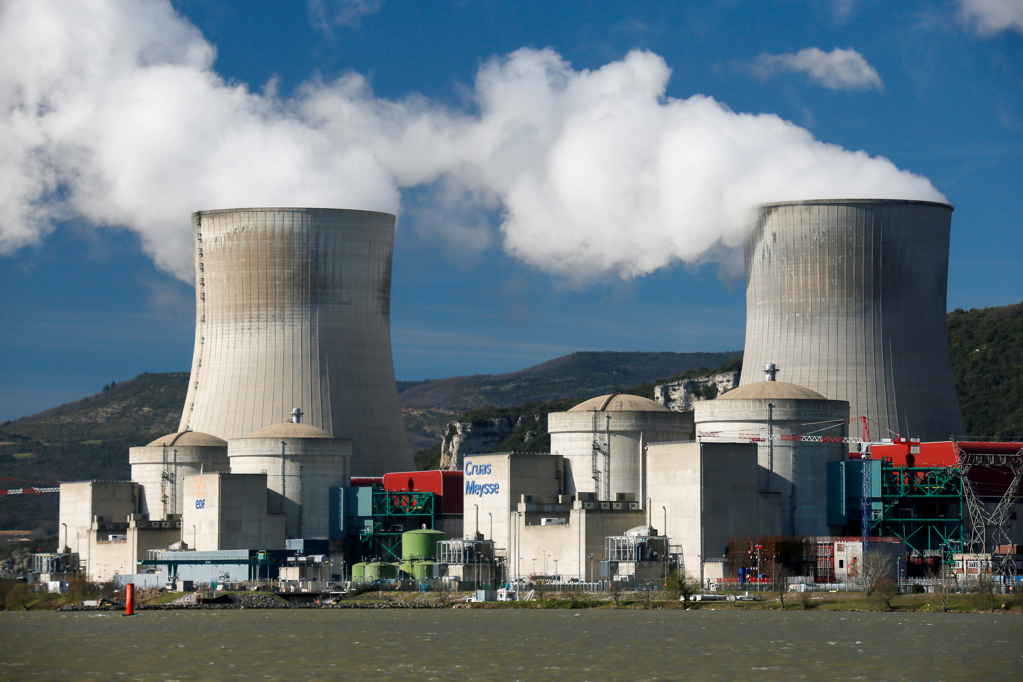 Sûreté : le grand revirement du gendarme du nucléaire pour prolonger les réacteurs au maximum