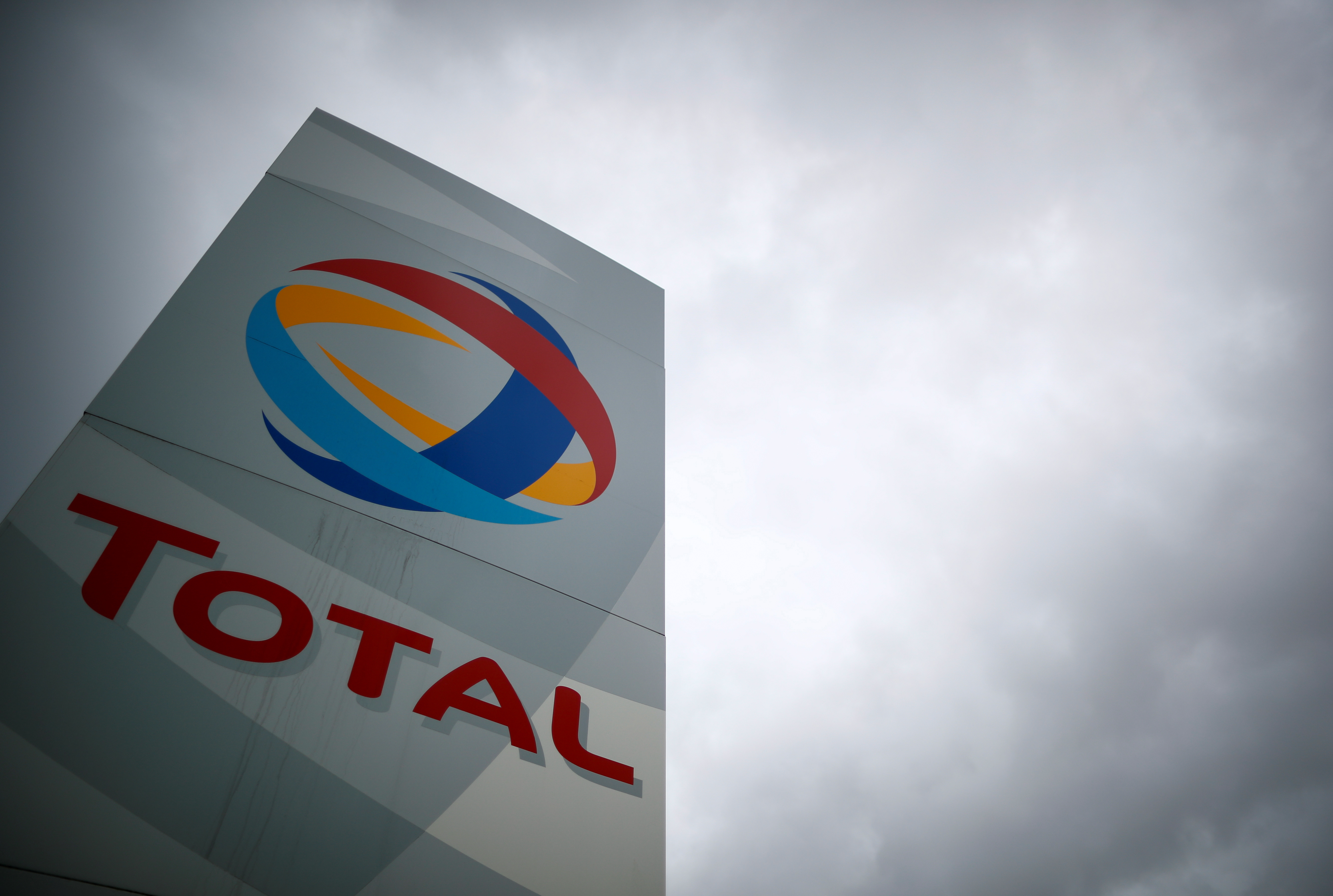 Le pétrole à 20 dollars: Total va se serrer la ceinture