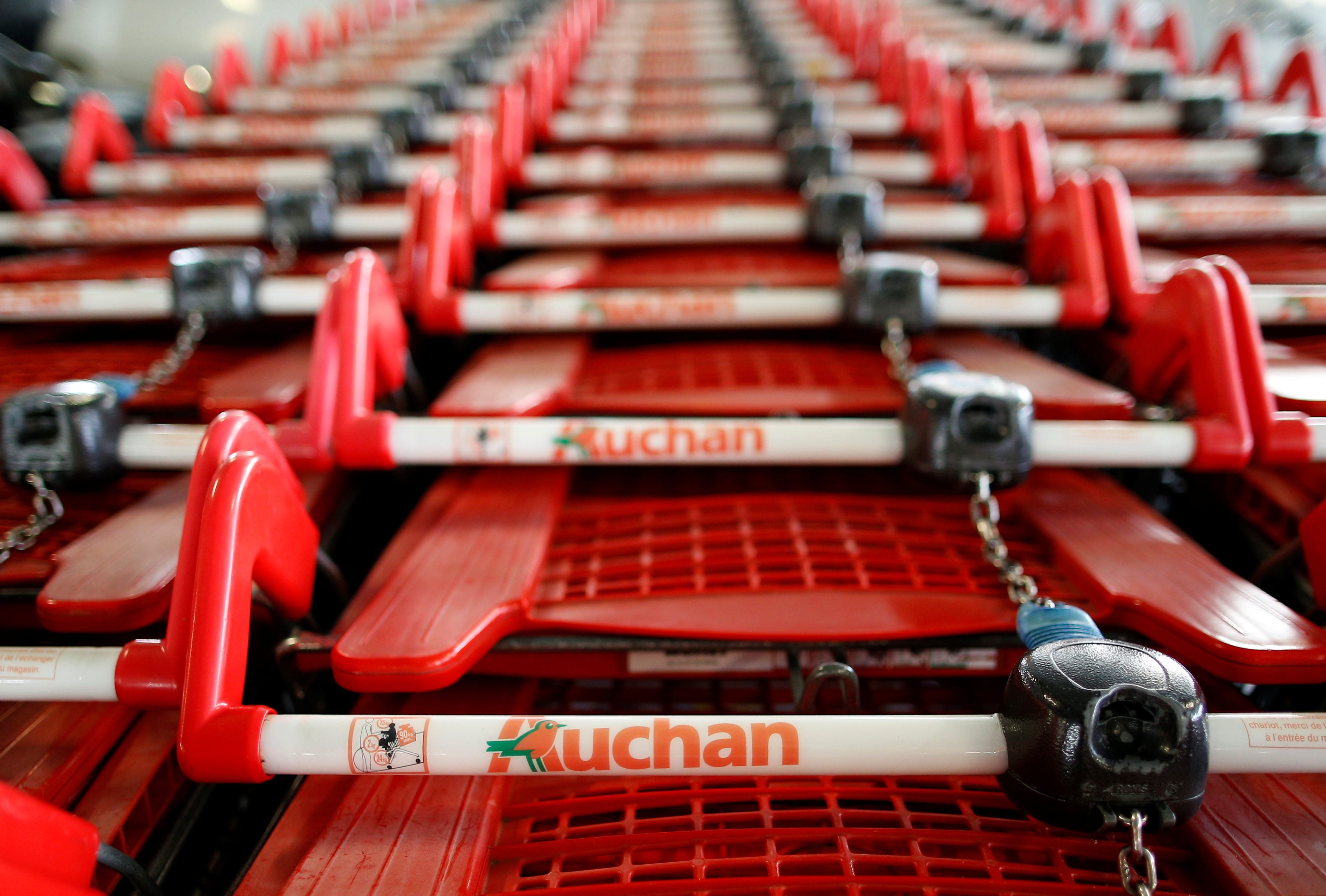 Auchan : trois CSE extraordinaires mardi, un millier d'emplois potentiellement menacés