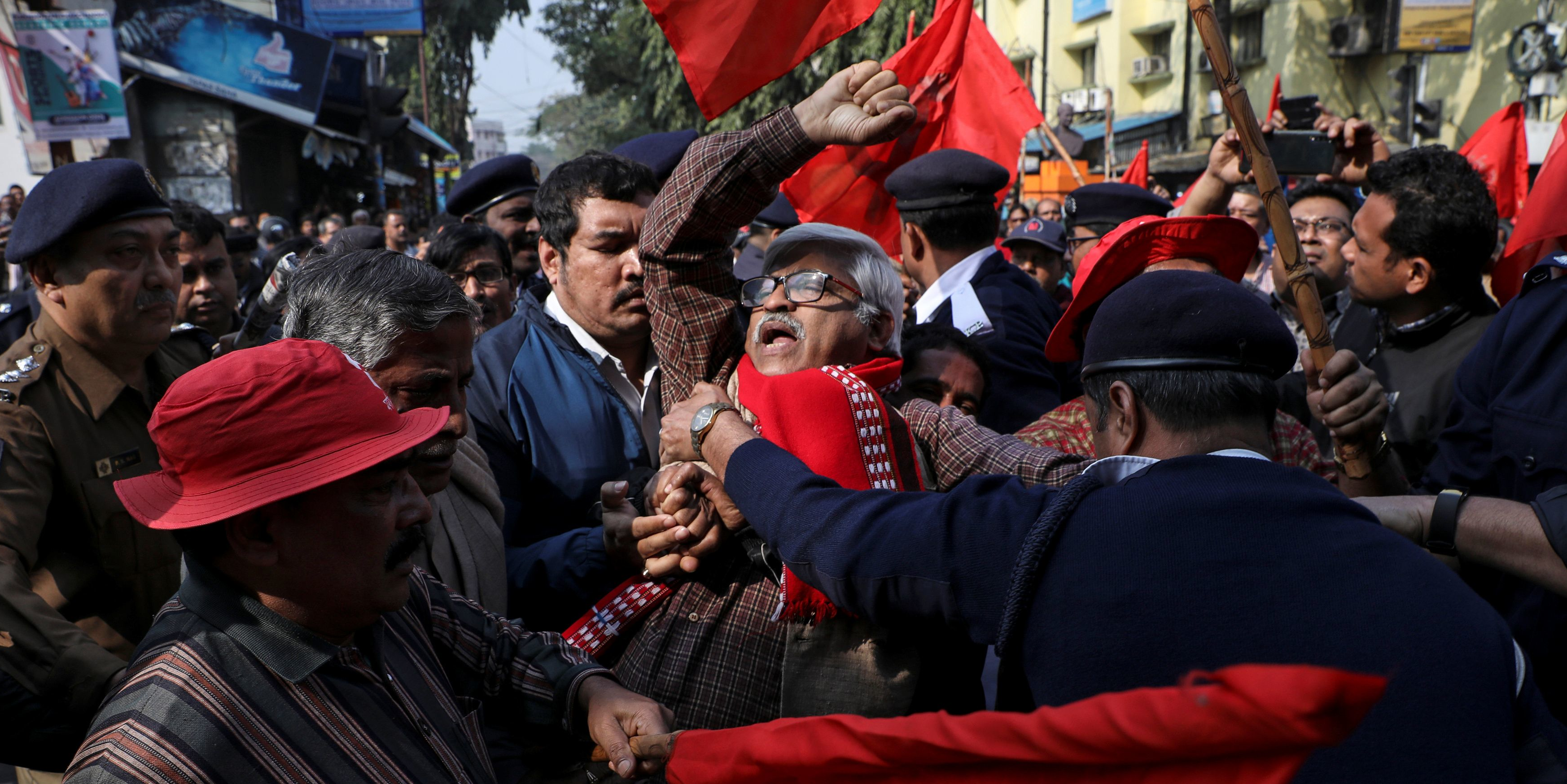 Chaos dans les transports et colère de millions d'Indiens contre le gouvernement