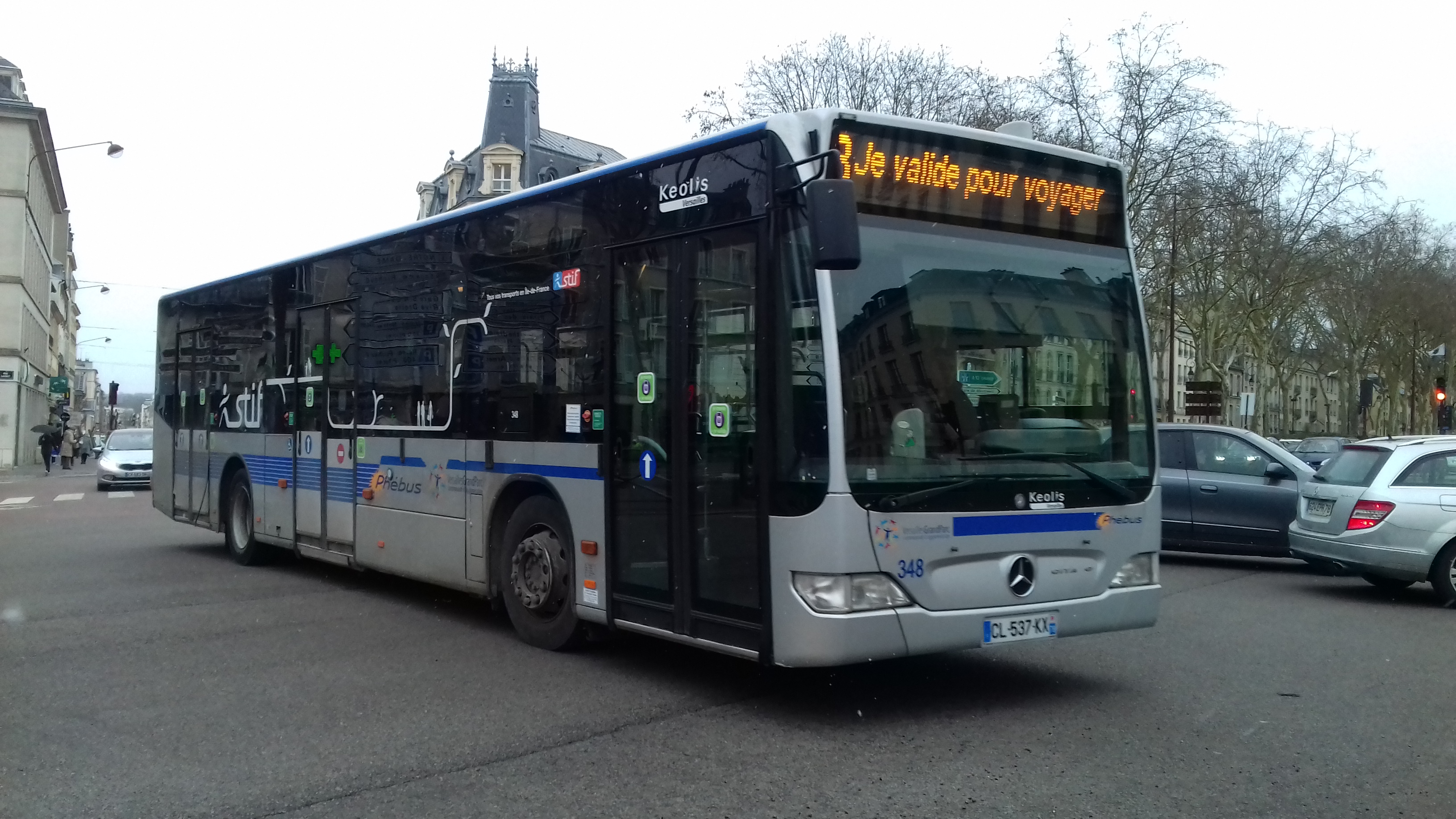 Paris: pendant que la RATP fait grève, les bus Keolis arrivent