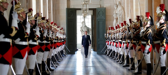 À Versailles, Macron déroule le tapis aux patrons étrangers