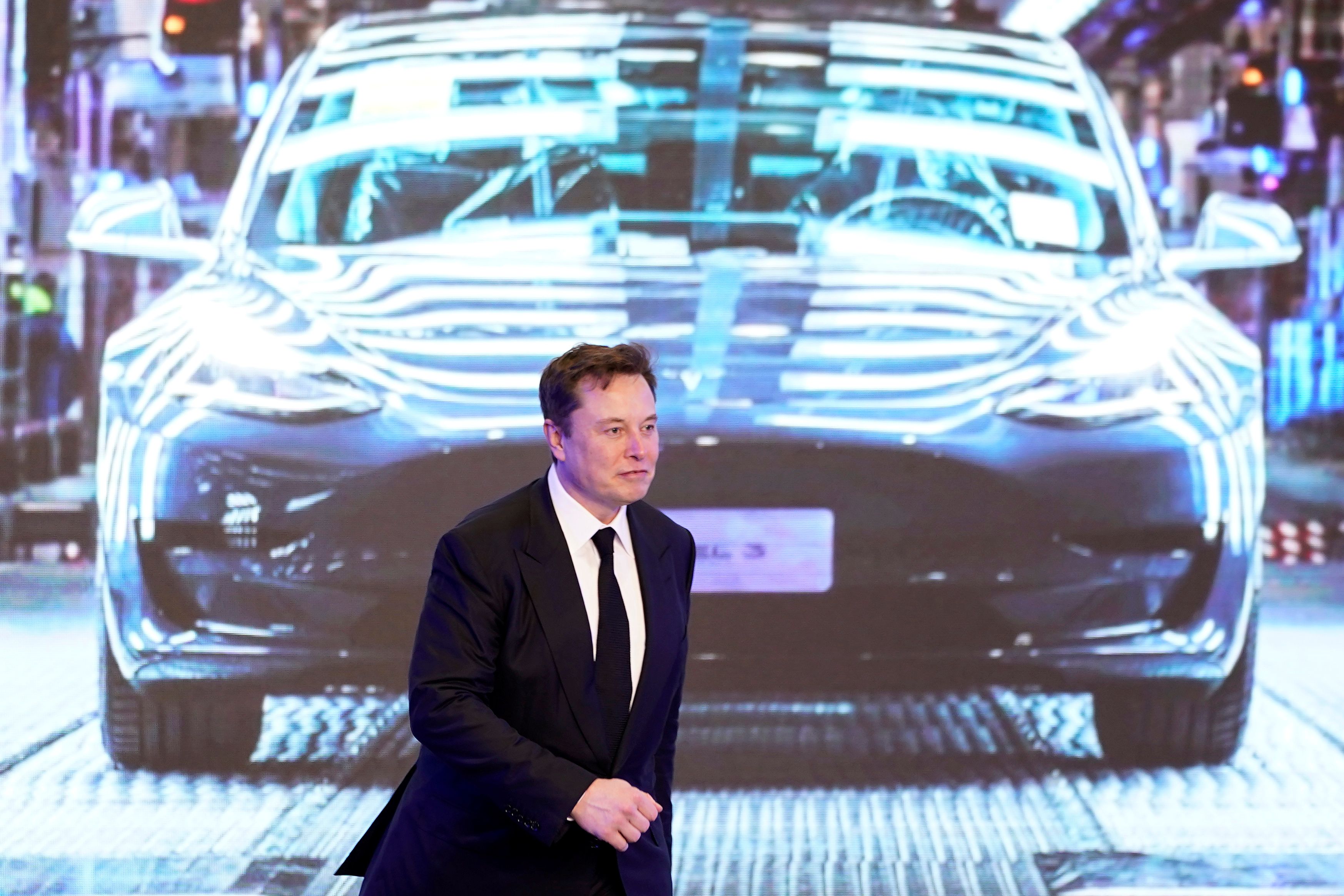 Voitures électriques : la fin du bonus écologique coupe Tesla sur sa lancée