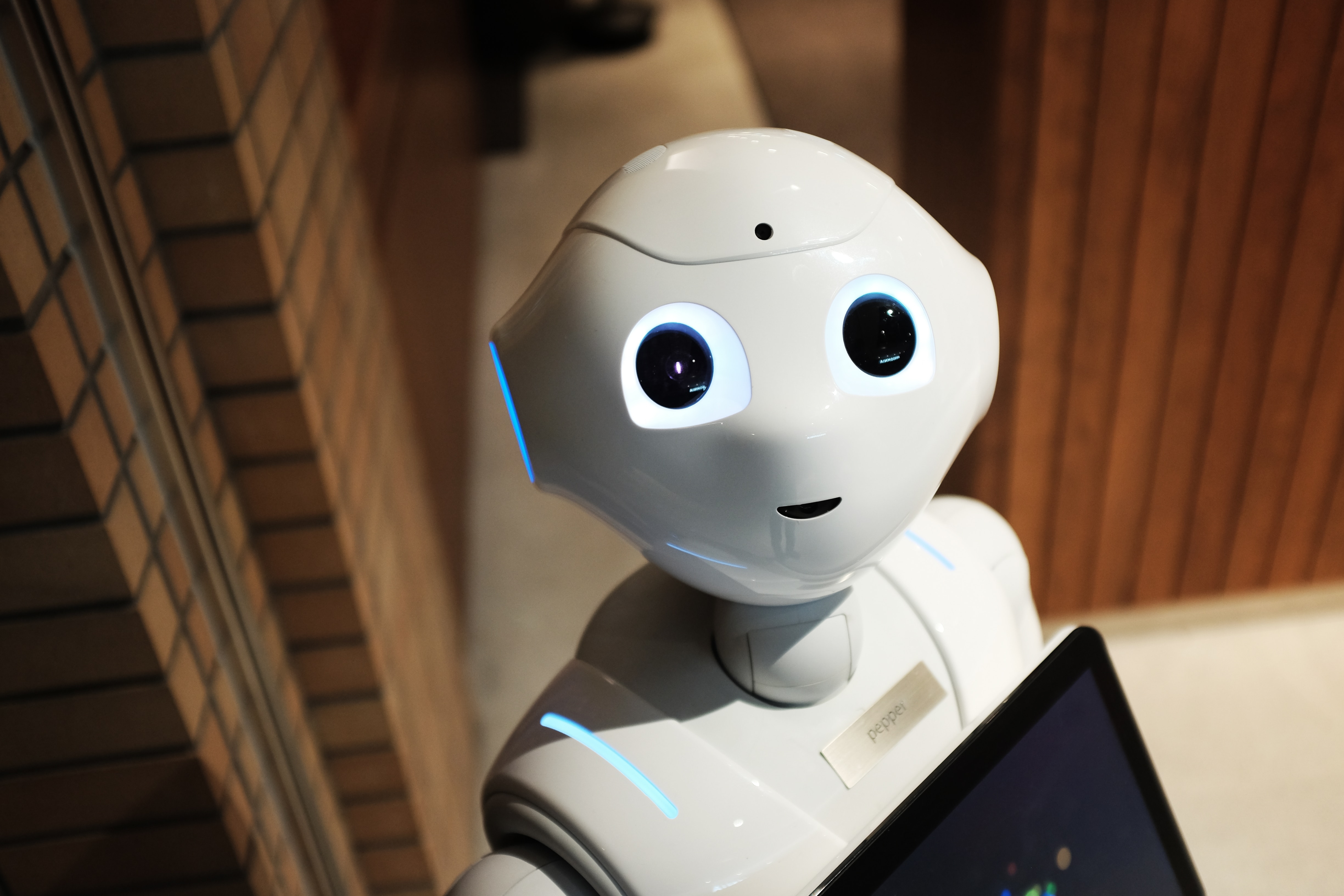 Robots, hologrammes et chatbots...les clients des banques sont-ils vraiment prêts ?