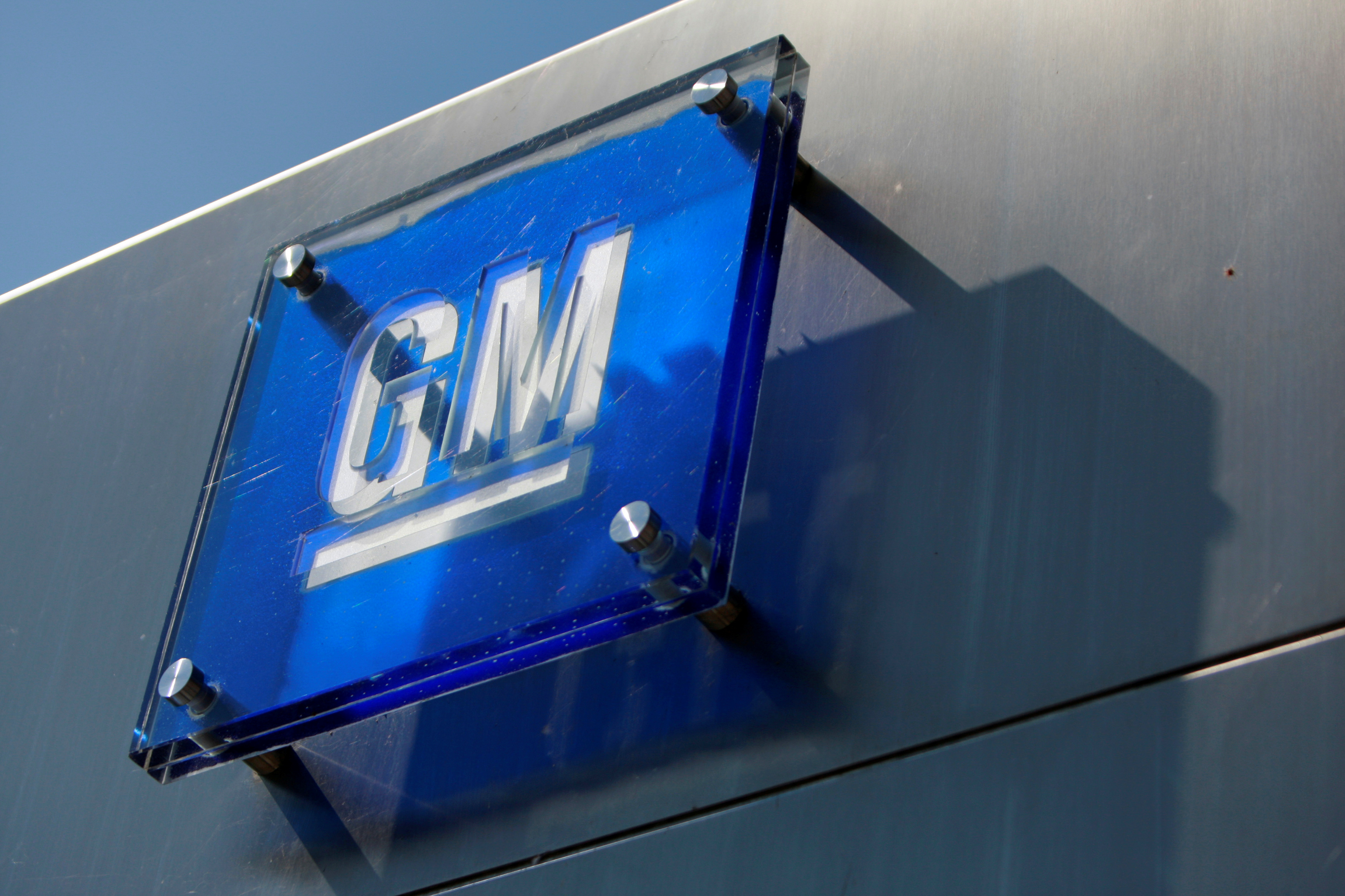 Véhicules électriques : General Motors va installer 40.000 bornes de recharge en Amérique du Nord