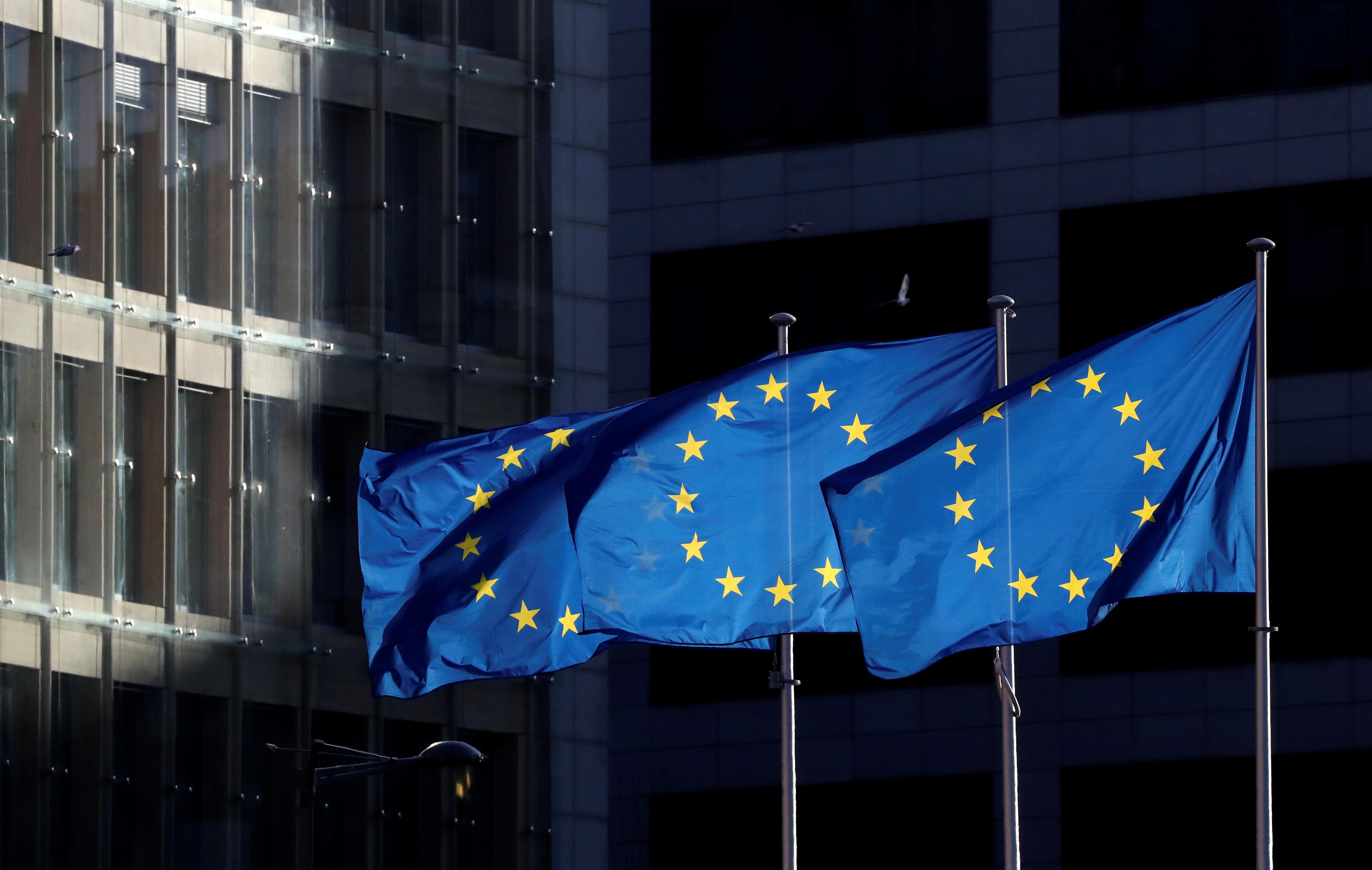 Covid-19 : la zone euro s'accorde sur une première riposte, le plan de relance se fait attendre