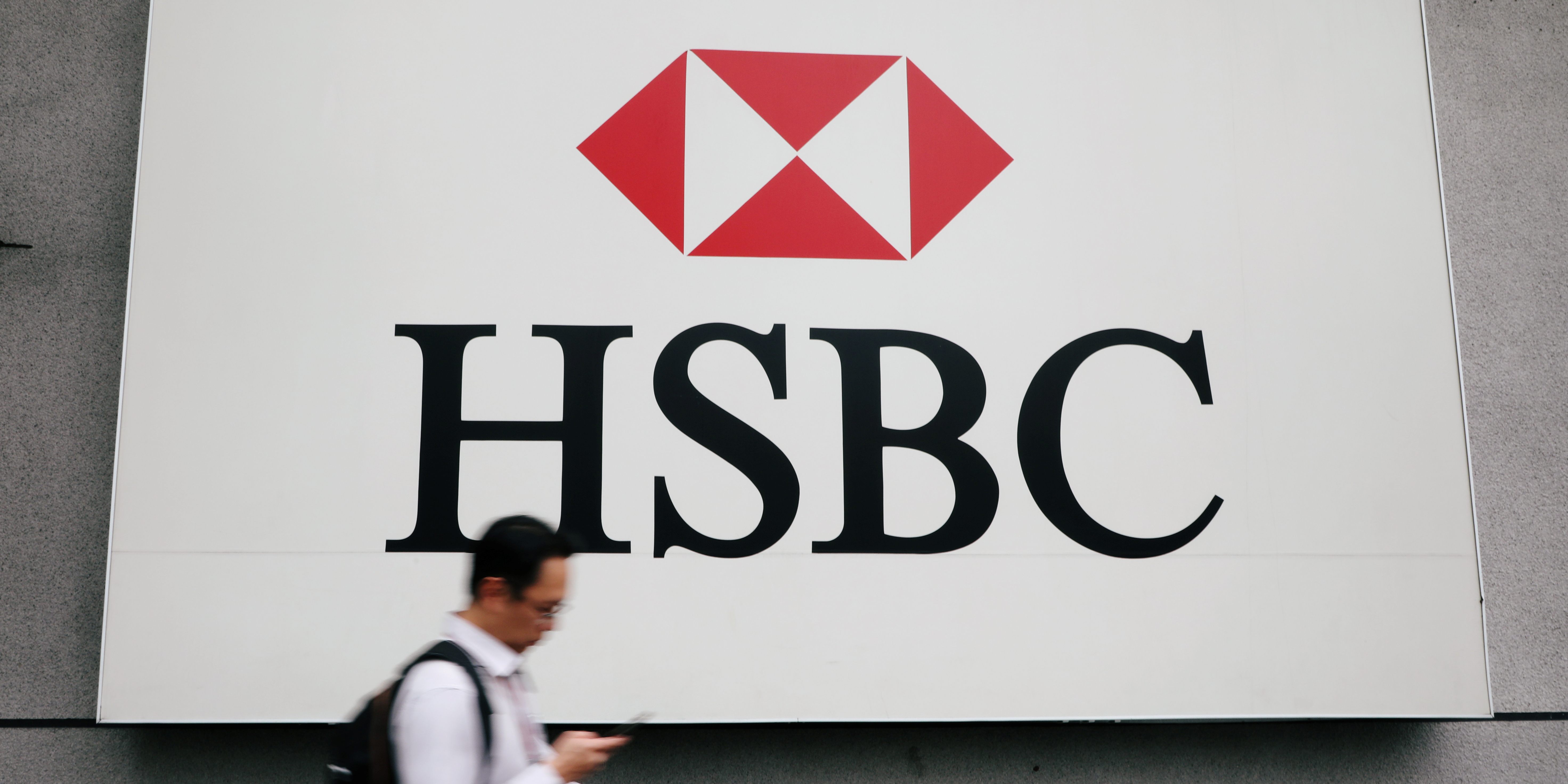 HSBC veut supprimer 35.000 emplois, après des performances 