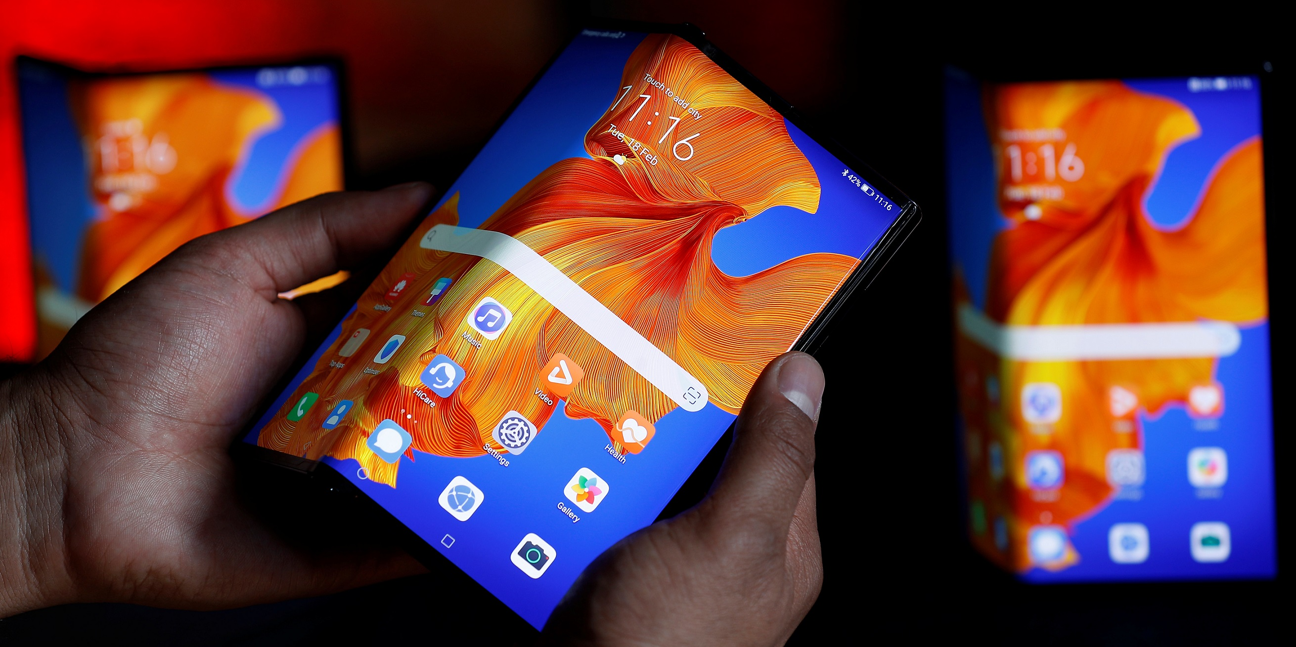Huawei dévoile un nouveau (et très cher) smartphone à écran pliable