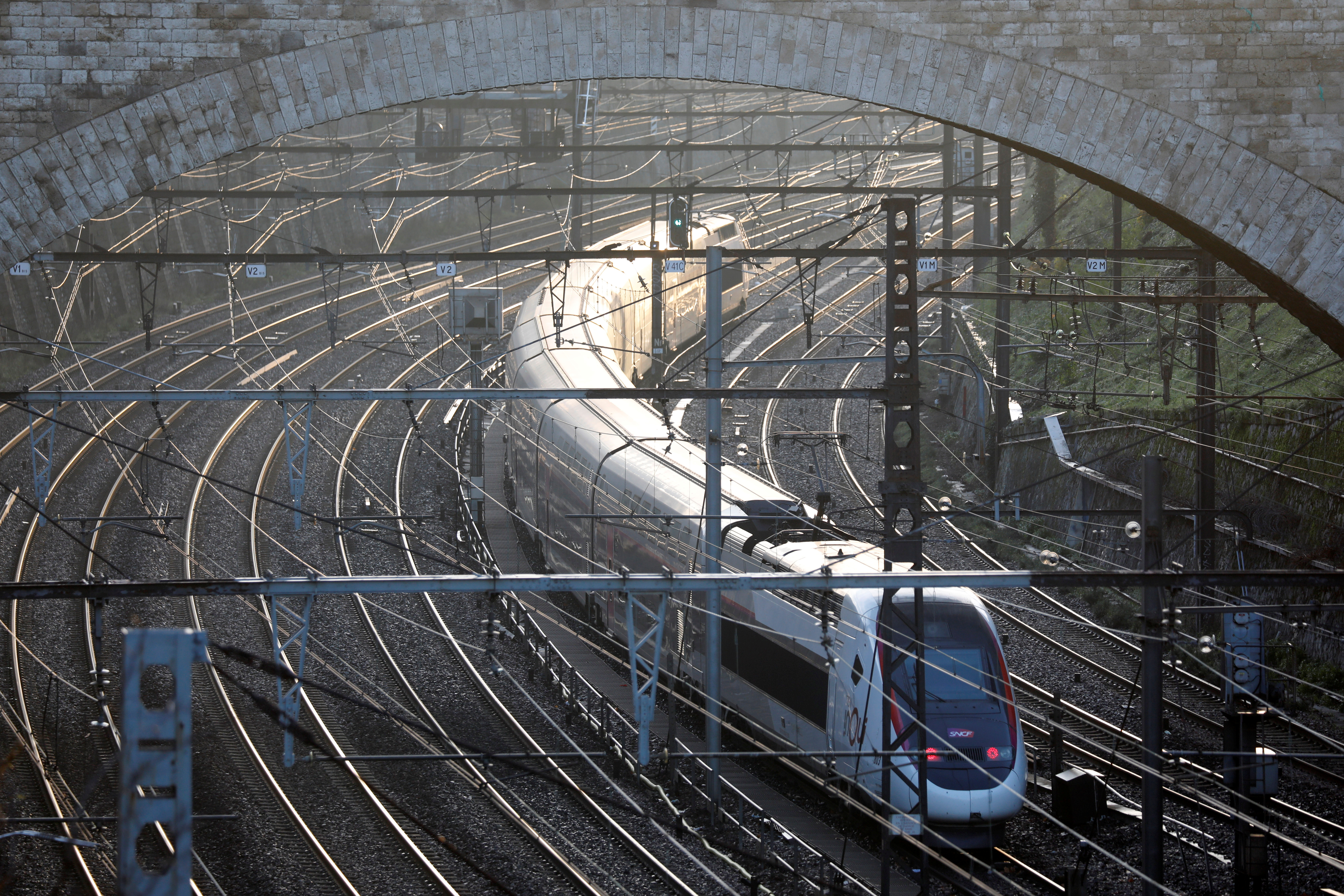 Prix de l'électricité : la facture de la SNCF pourrait grimper de plusieurs dizaines à plusieurs centaines de millions d'euros
