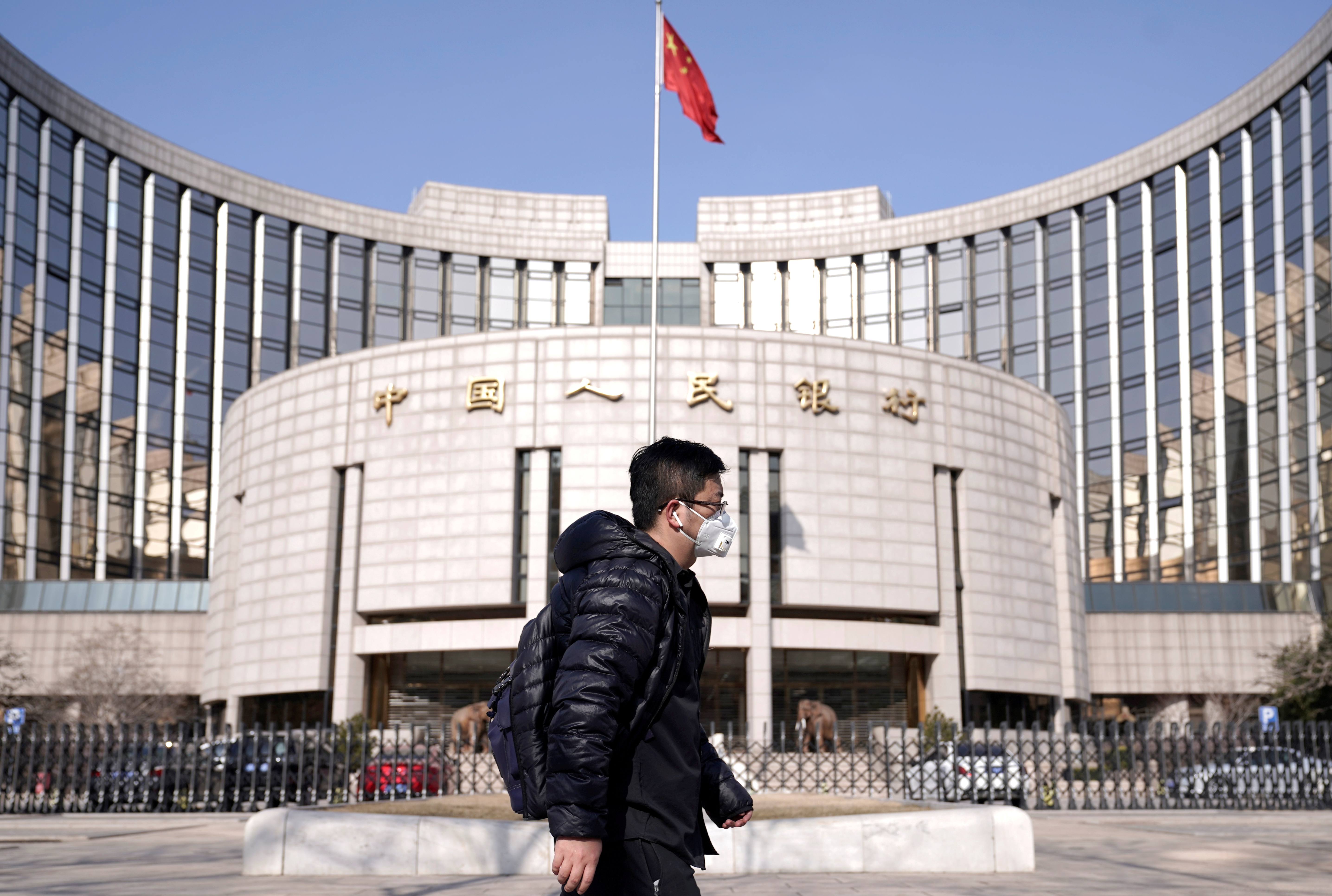 Face au virus, la Chine libère plus de 70 milliards d'euros pour soutenir son économie