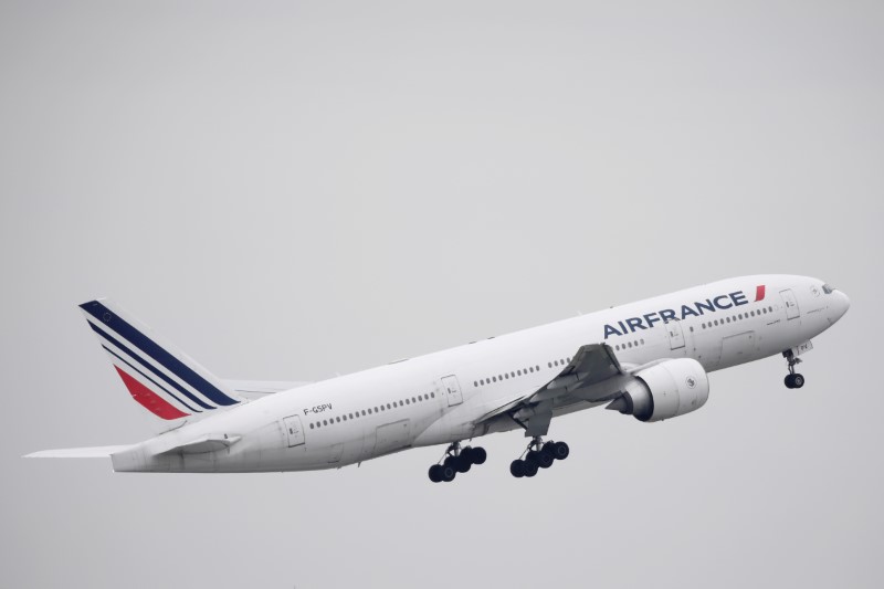 La France soutient Air France à hauteur de 7 milliards d'euros : 