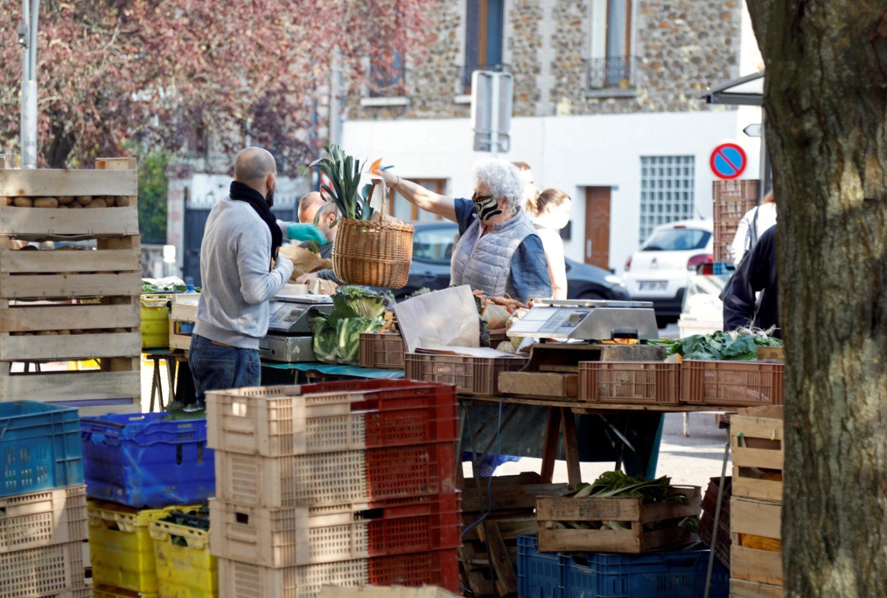 Le ministre de l'Agriculture appelle à une réouverture des marchés