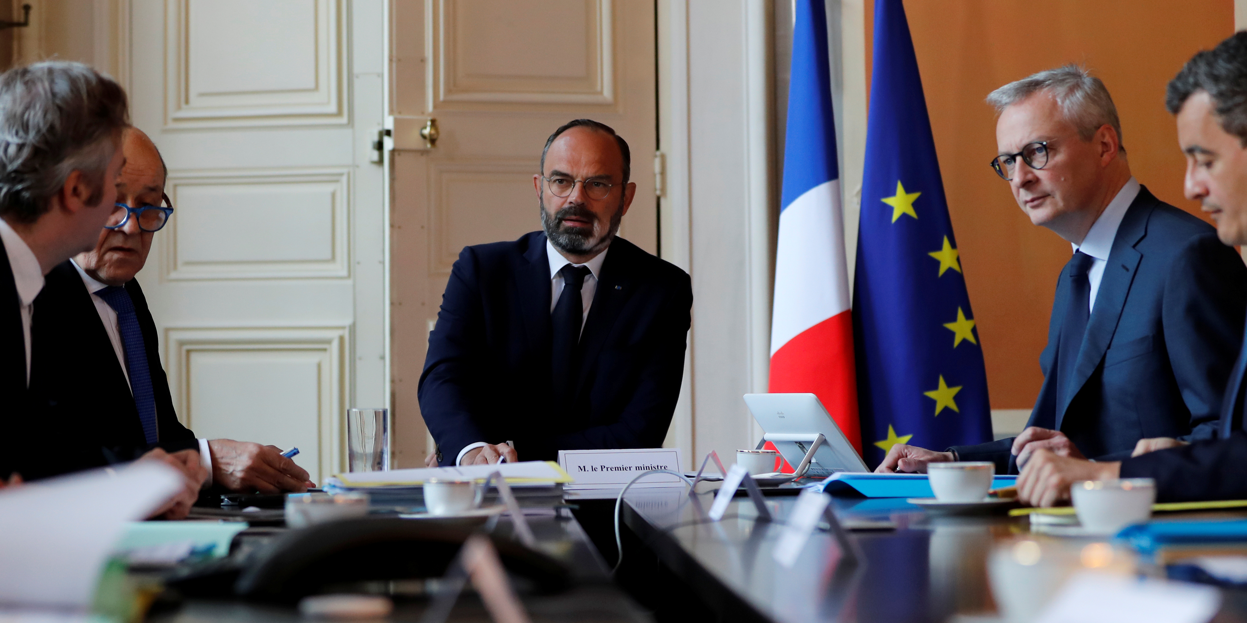 Sauvetage du tourisme : Philippe promet 18 milliards et autorise les Français à partir en vacances (...en France)