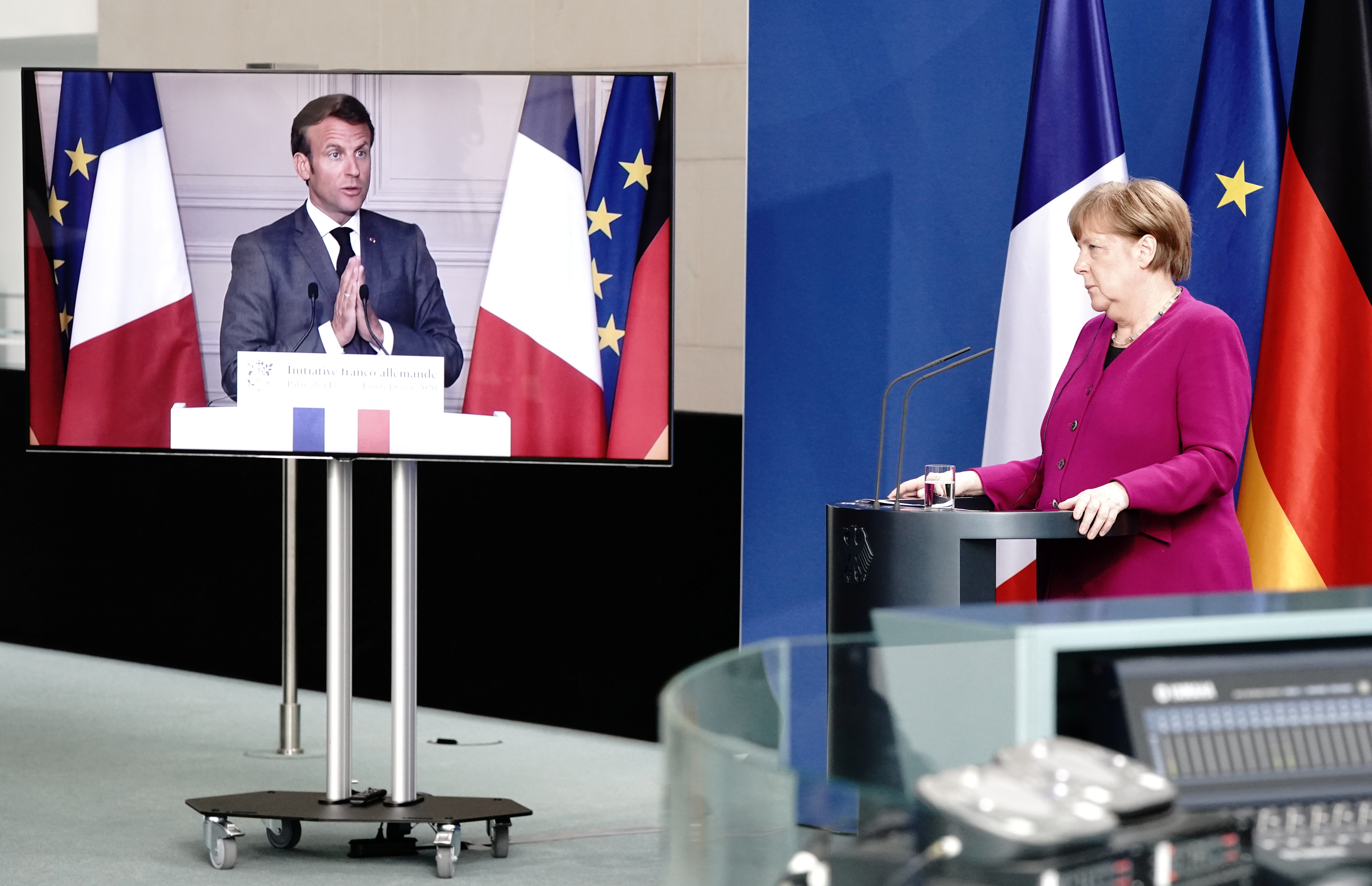Quand Merkel et Macron endossent la tunique mythique du couple franco-allemand