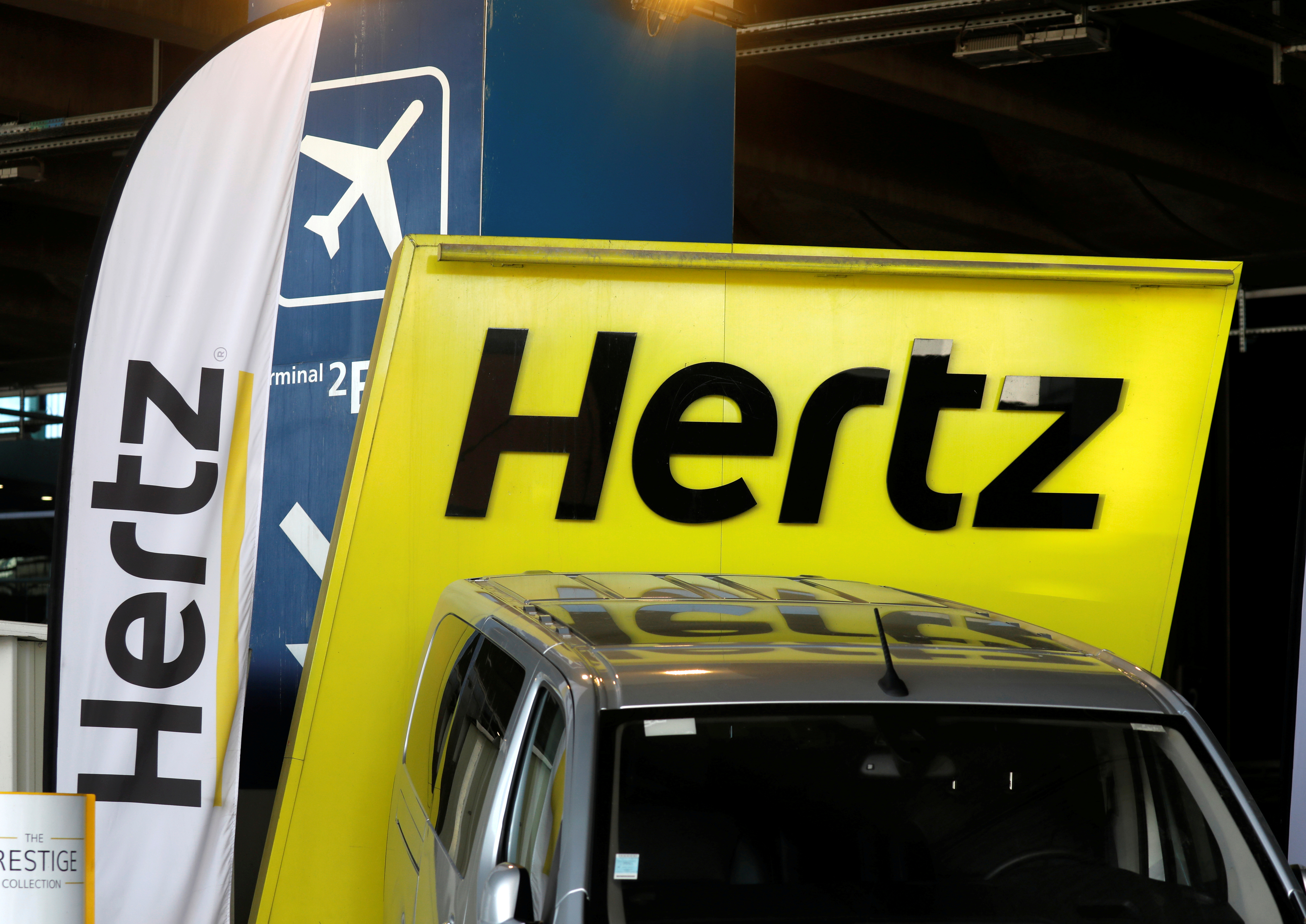 Automobile : le loueur Hertz se débarrasse d'un tiers de ses véhicules électriques, faute de demande
