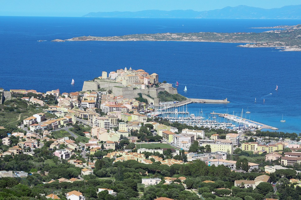 Voiture électrique : ce risque de black-out en Corse qui freine le développement des bornes