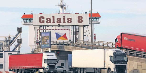 La quarantaine imposée par Londres met le port de Calais sous tension