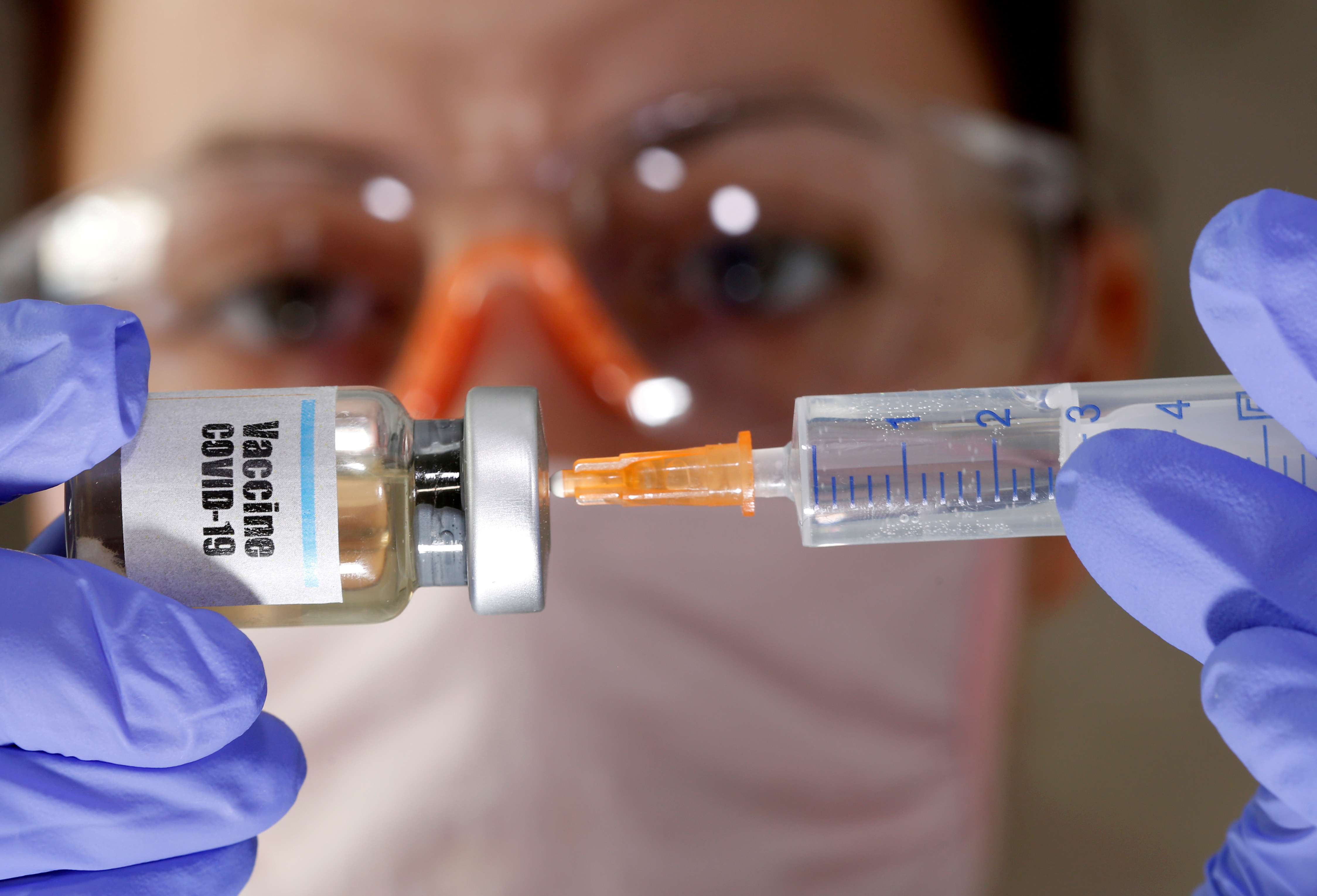 Vaccins anti-Covid: les 5 questions qui se posent