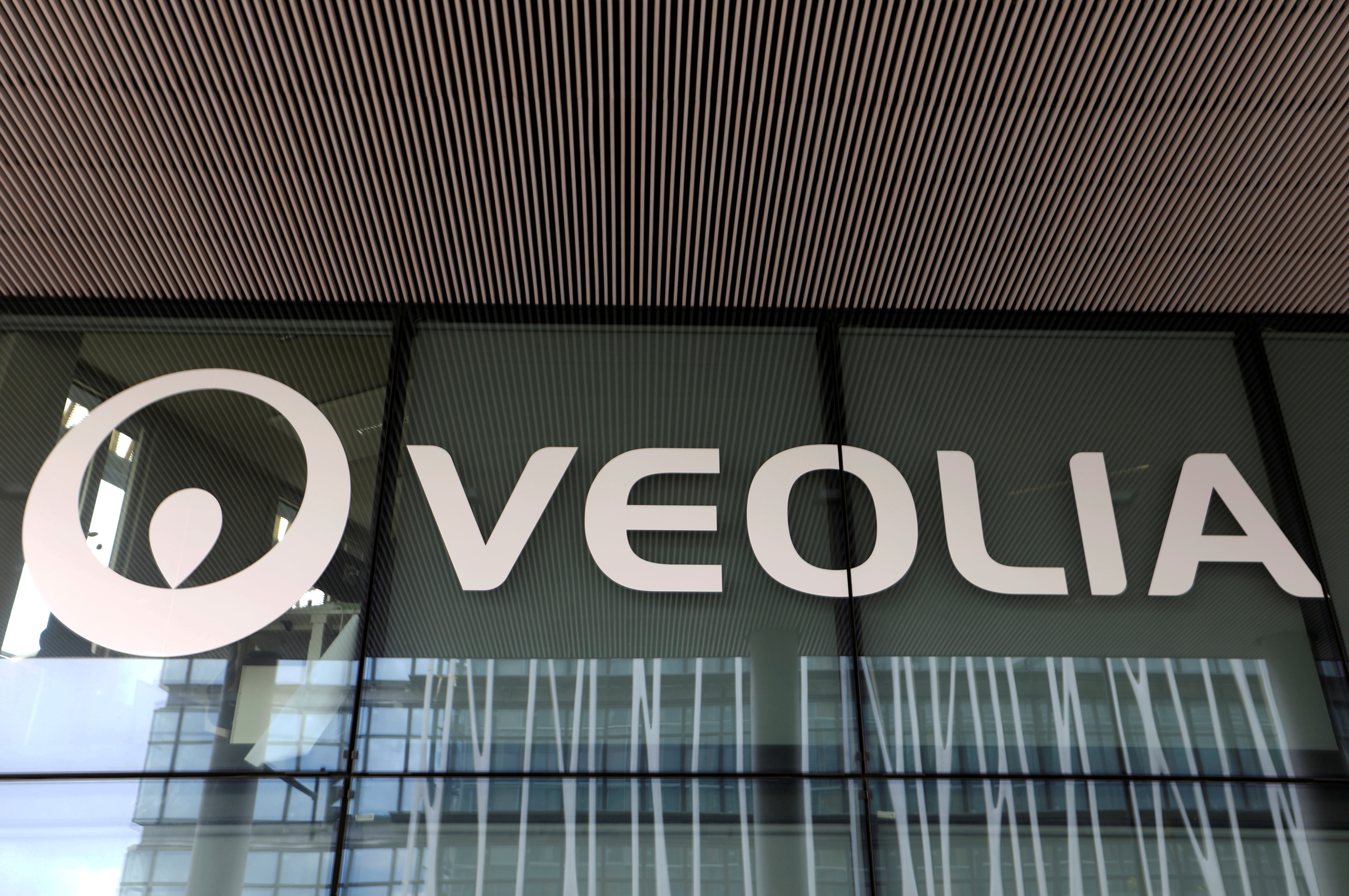 La Bourse de Paris applaudit l'offre de Veolia sur Suez faite à Engie