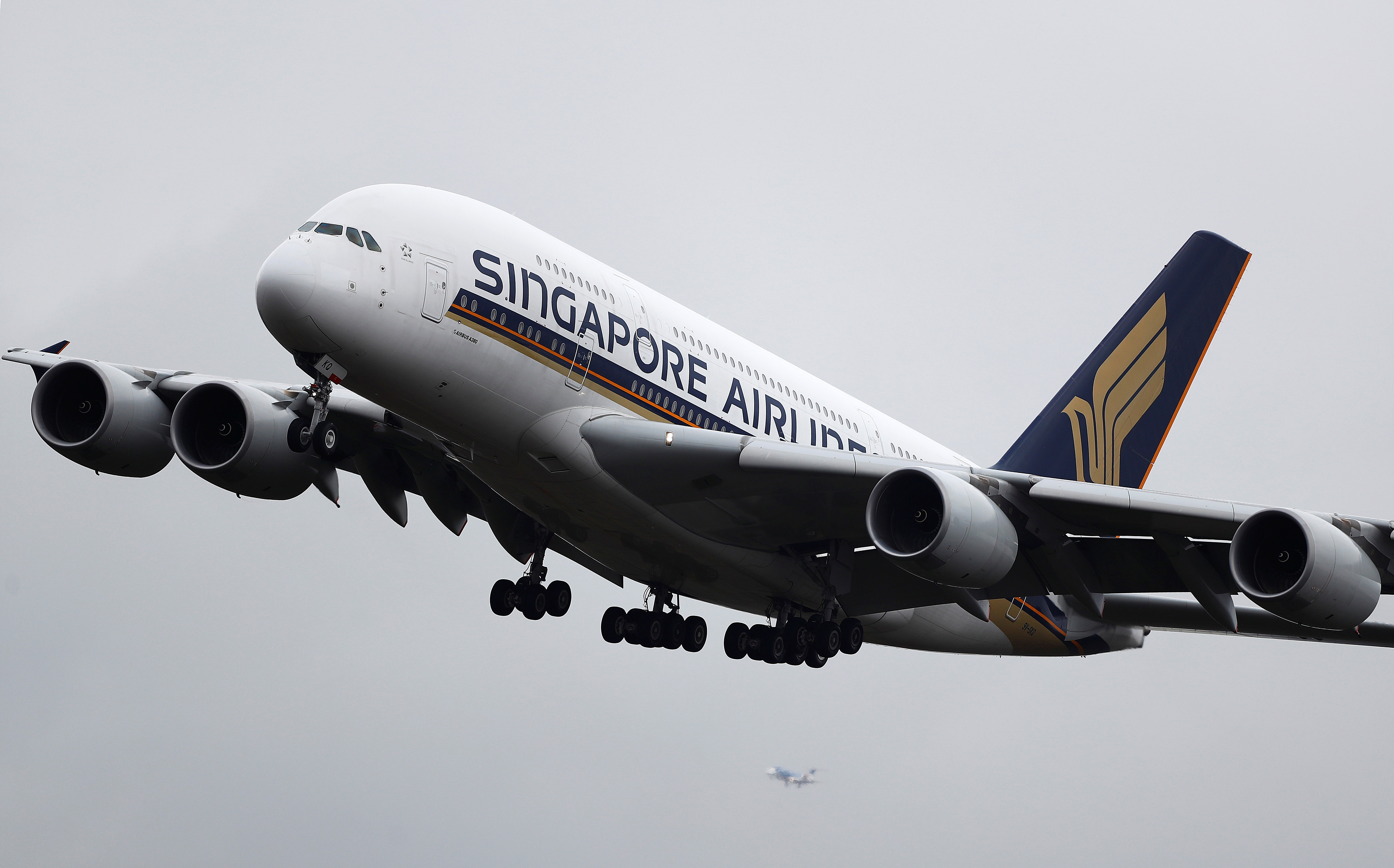 Violentes turbulences lors d'un vol : le PDG de Singapore Airlines présente ses excuses