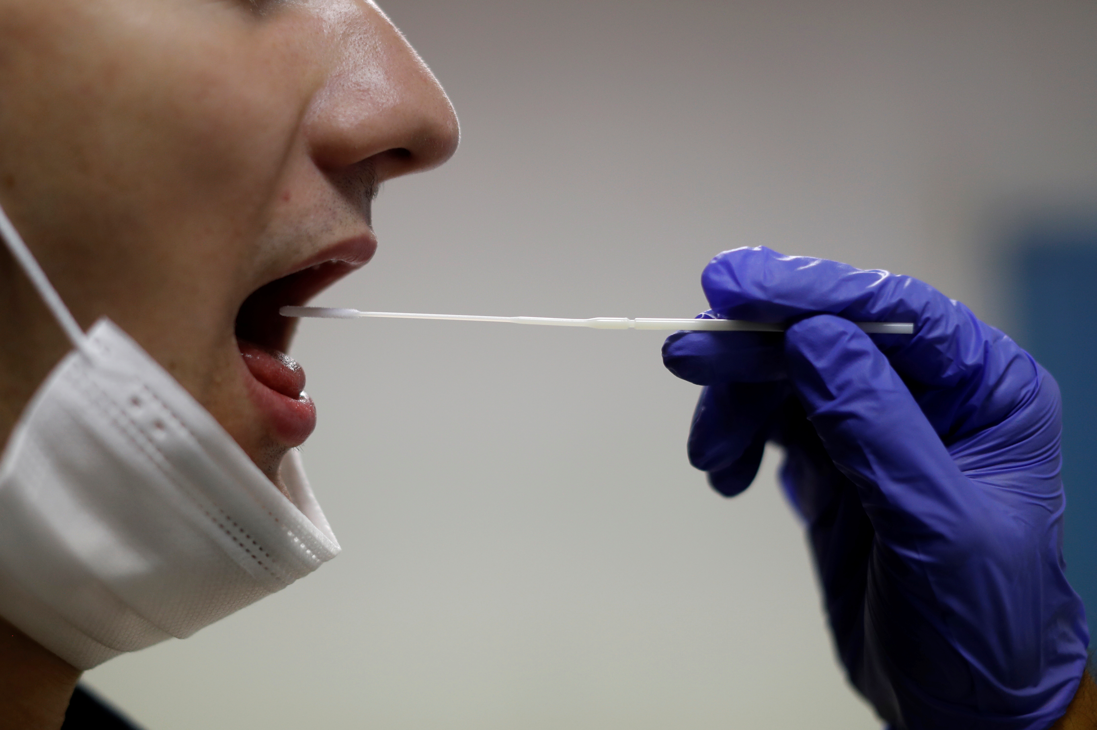 Le test salivaire rapide, un outil majeur pour contrôler l'épidémie de la Covid
