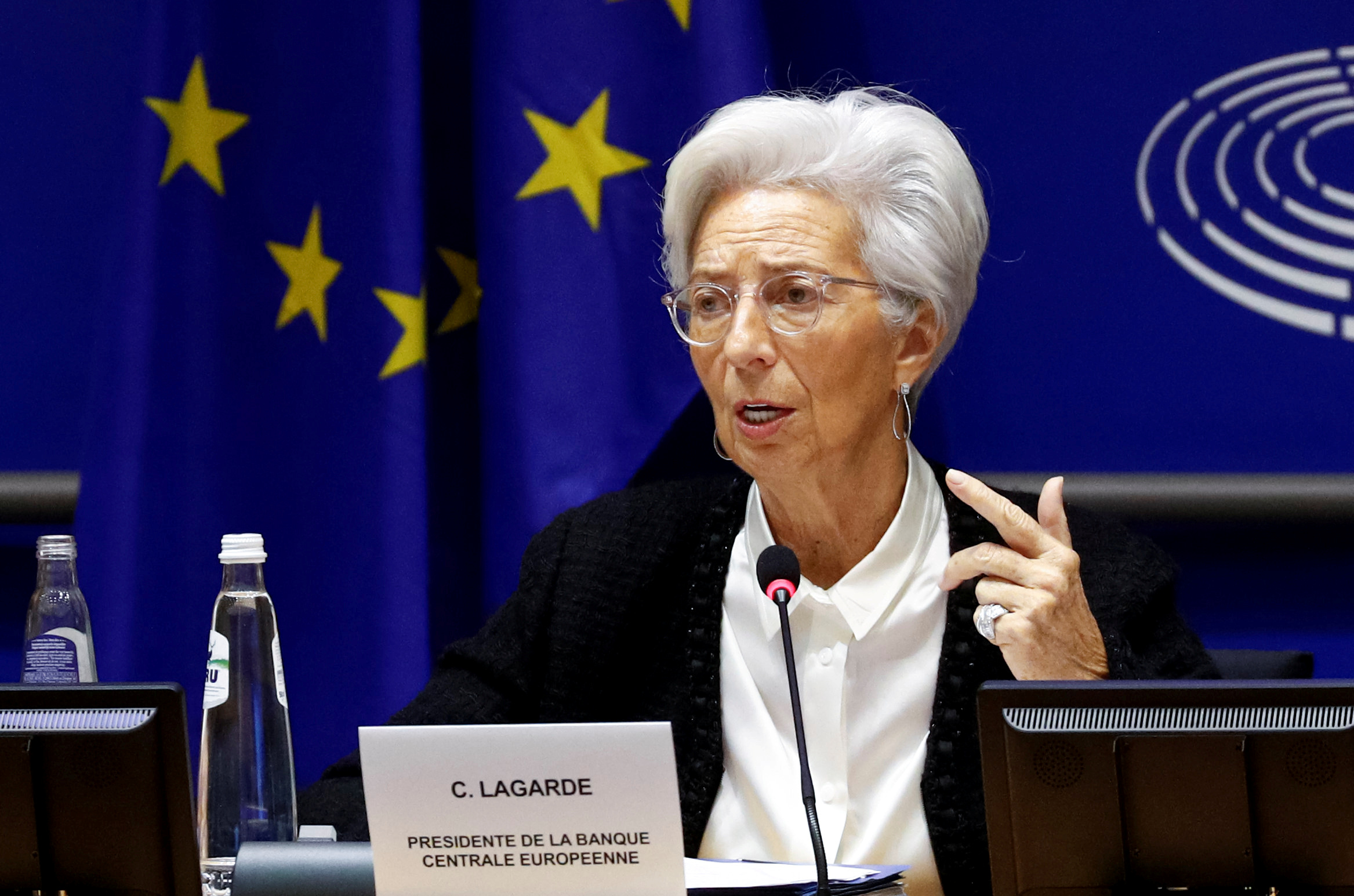Plans de relance: Lagarde met en garde contre le risque de ne pas 
