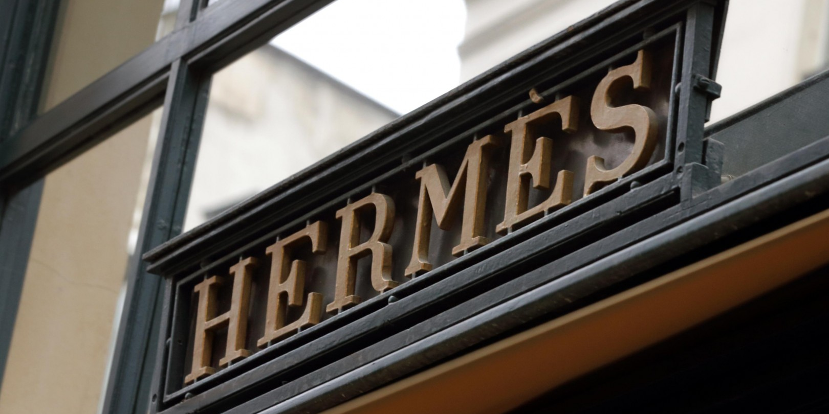 Le plus gros actionnaire individuel d'Hermès veut adopter son employé de maison pour lui transmettre sa fortune