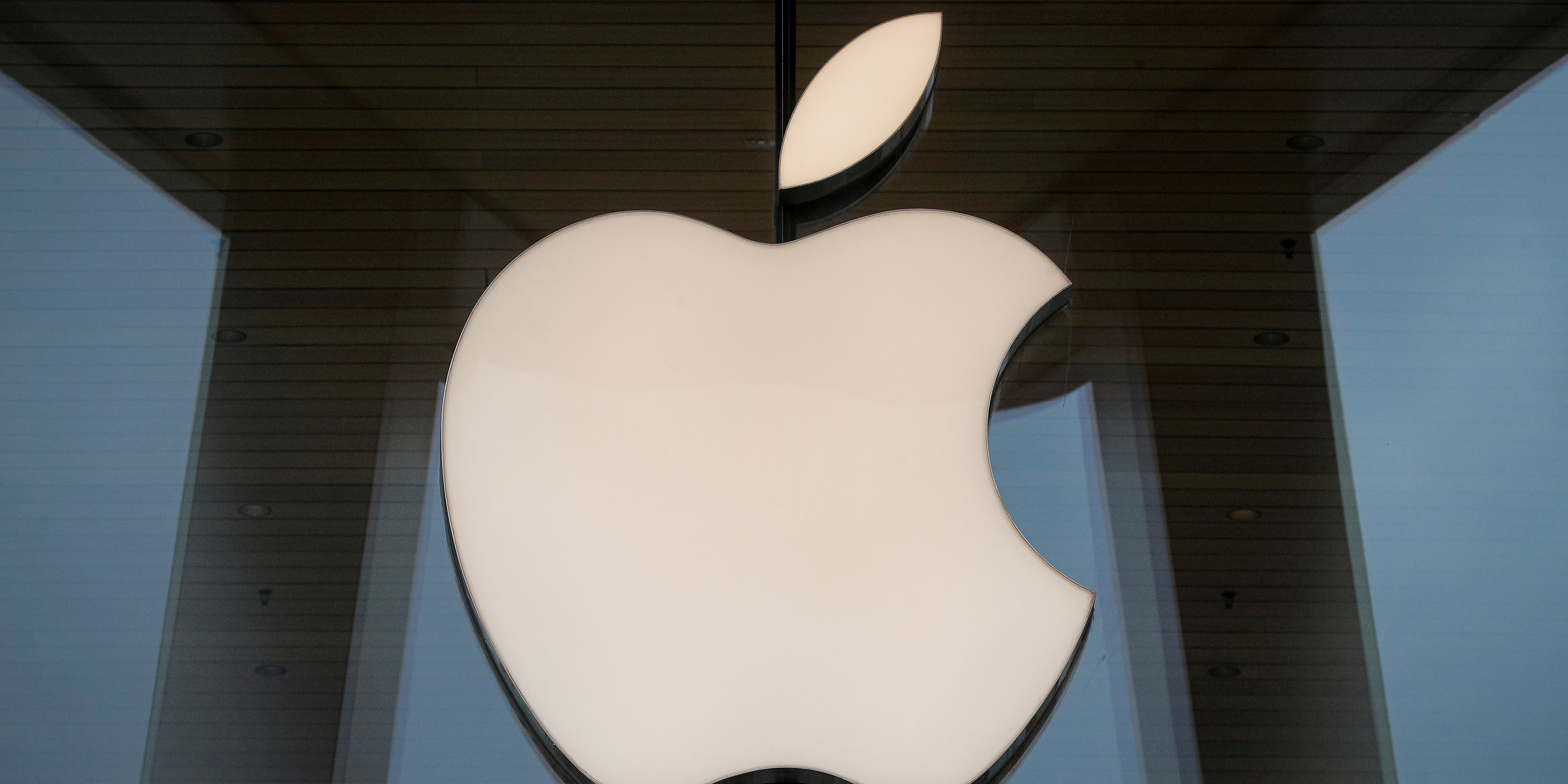 Sous pression, Apple allège sa commission sur les applications, mais seulement pour les petits développeurs