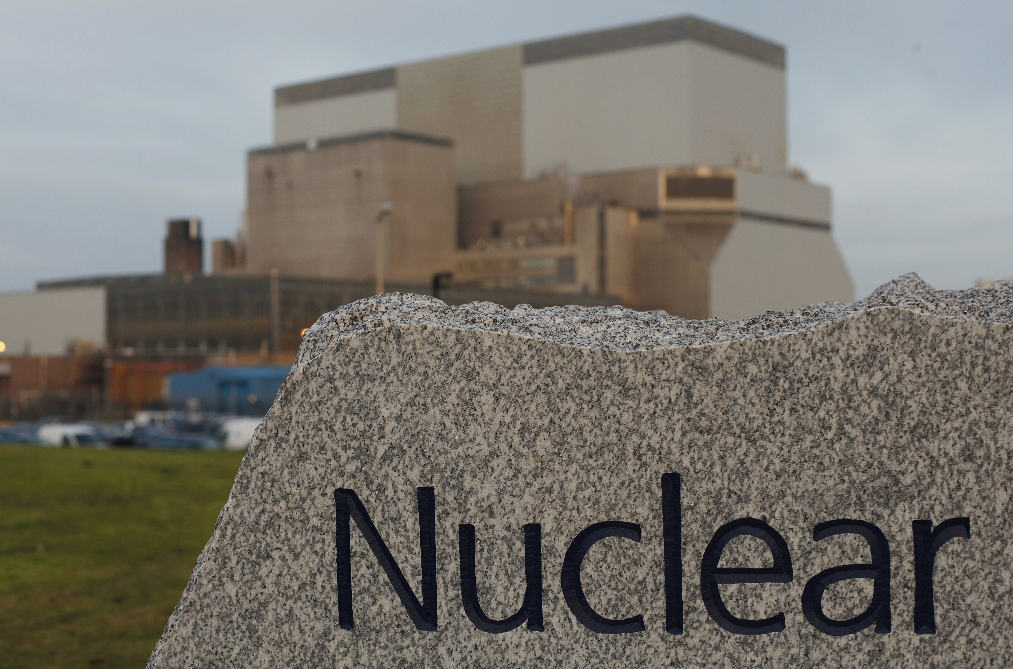 Guerre en Ukraine : le Royaume-Uni prévoit de construire de nouvelles centrales nucléaires