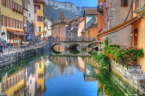 Pour contrer Airbnb ou Booking, Annecy met en place des quotas de meublés de tourisme