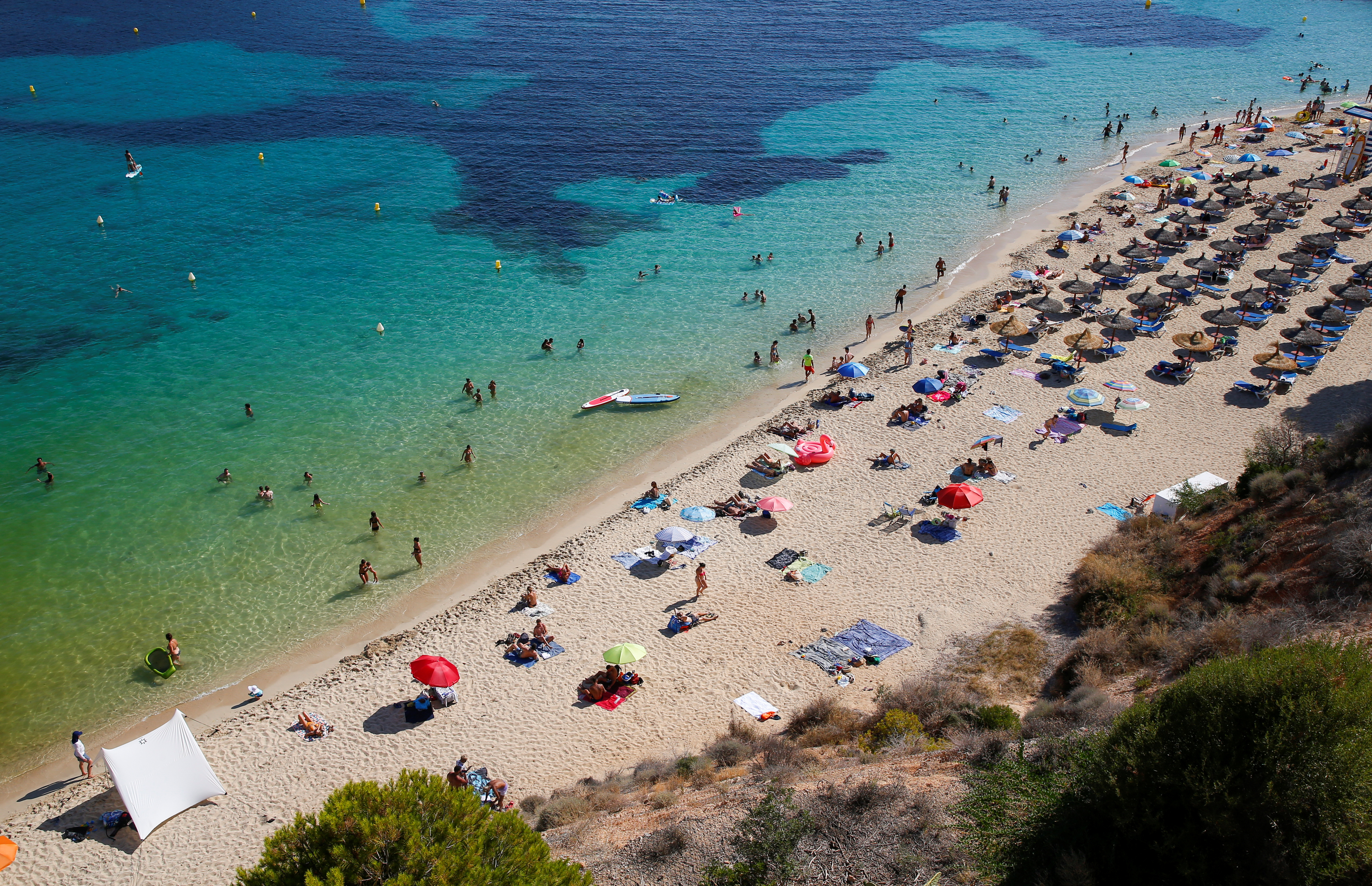 La Grèce, le Portugal et l'Espagne mettent les bouchées doubles pour attirer les touristes cet été
