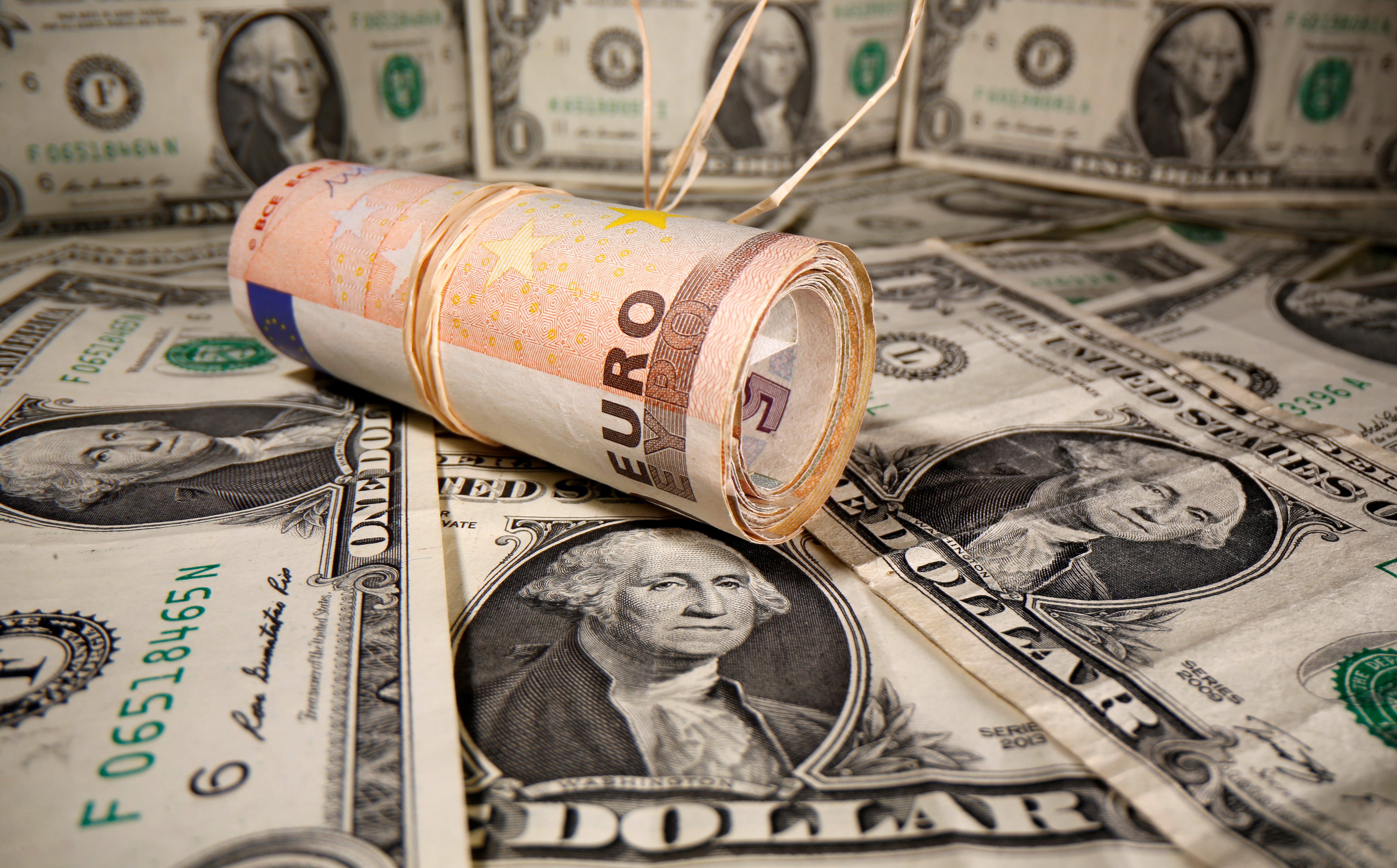 Le dollar a atteint son plus bas depuis deux ans face à l'euro