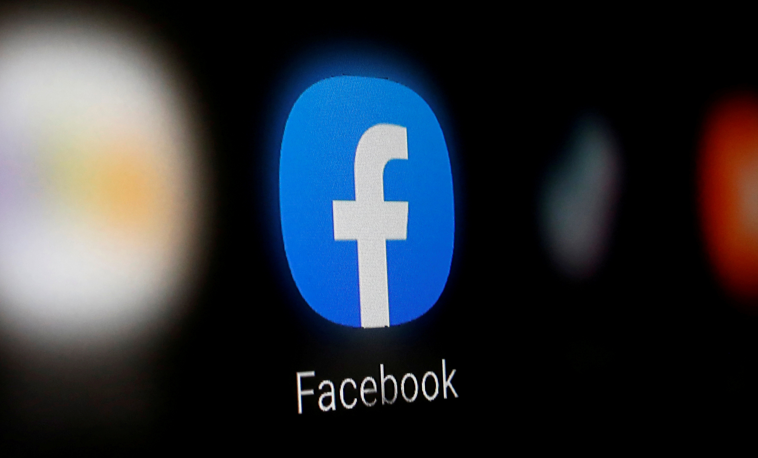 Facebook accuse Apple de nuire aux TPE... et à ses revenus publicitaires