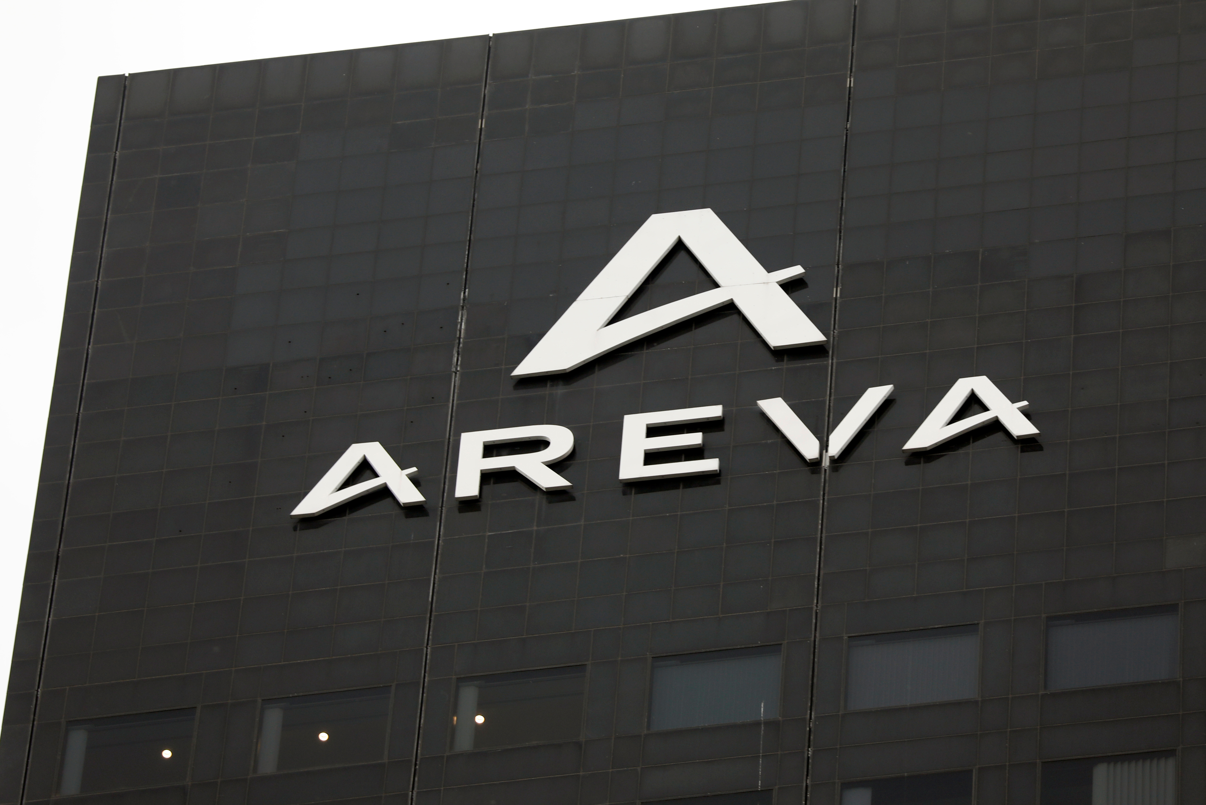 Areva verse un demi-milliard d'euros à EDF pour régler leurs différends