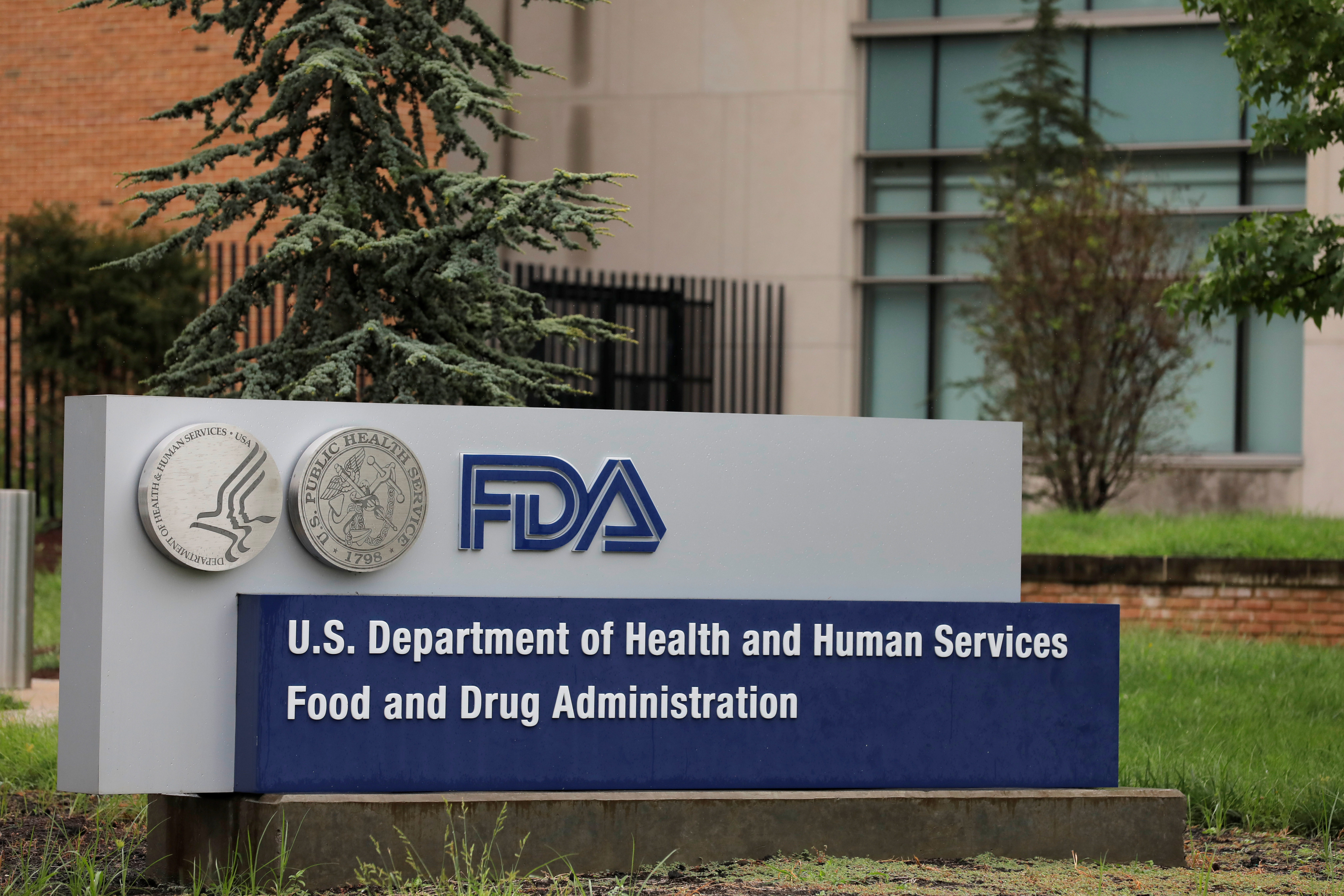 Covid-19 : la FDA n'a pas subi de pressions pour autoriser le vaccin de Pfizer/BioNTech