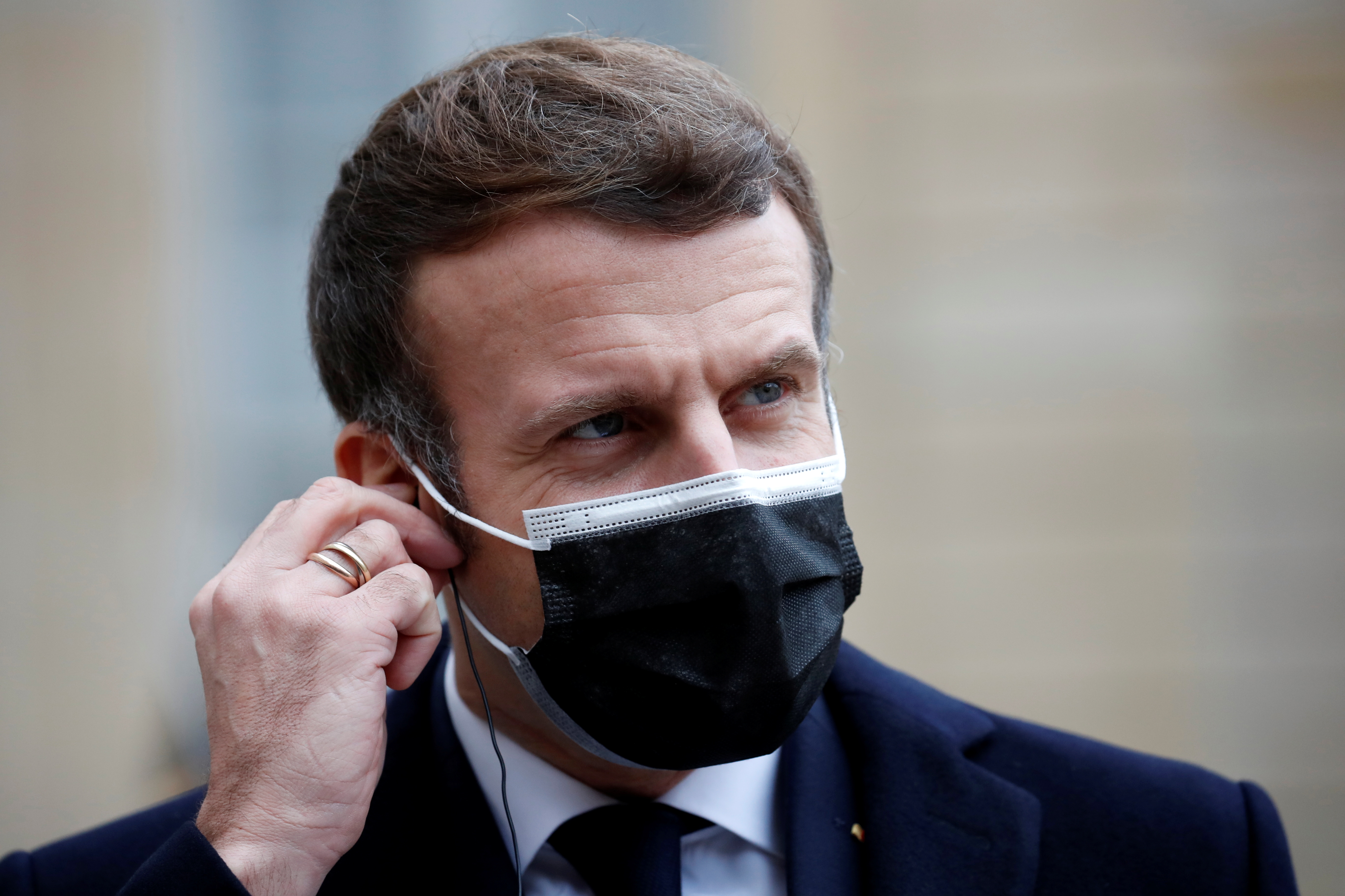 Emmanuel Macron testé positif au Covid-19, Castex à l'isolement