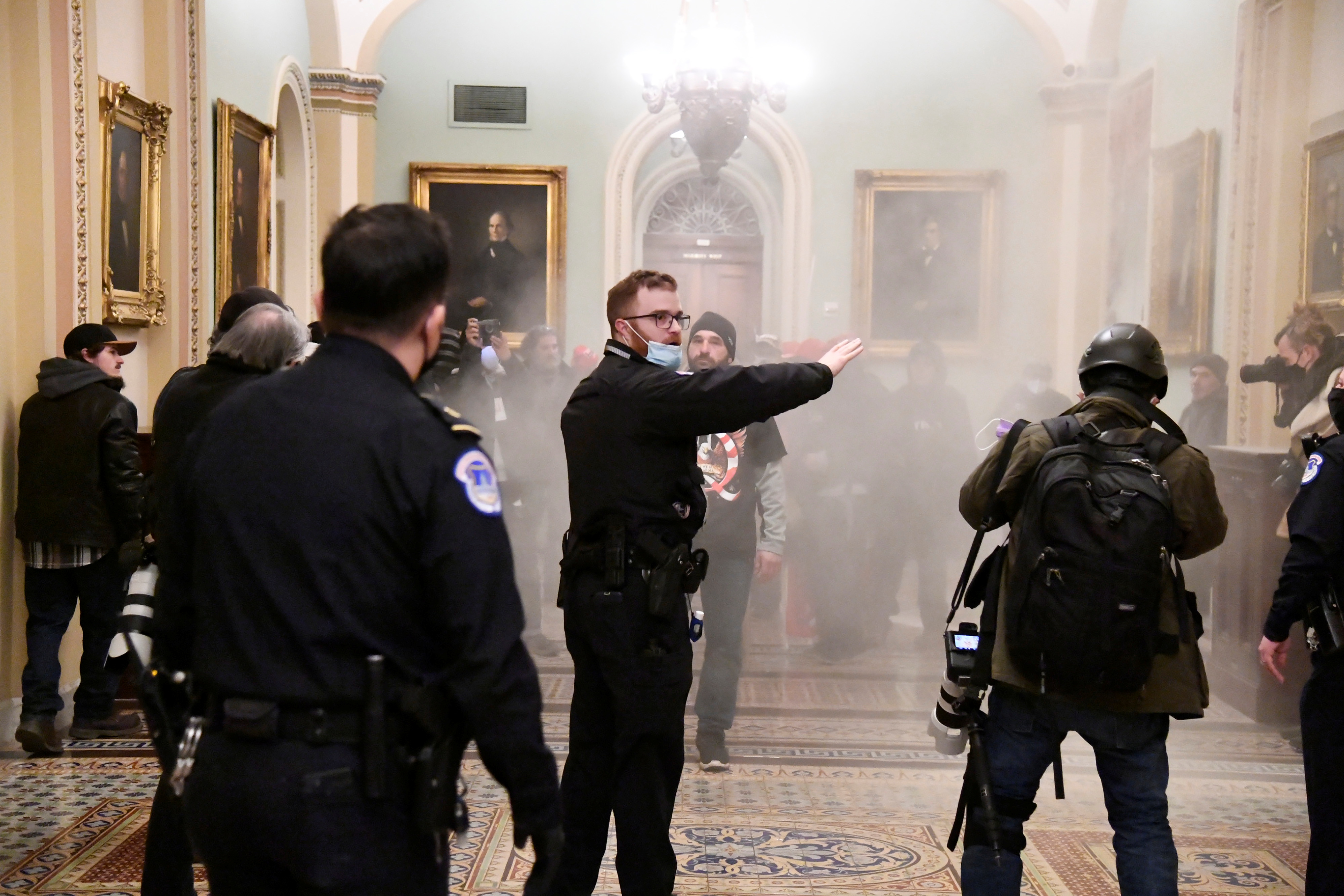 Scènes de chaos à Washington, le Capitole envahi, Trump appelle ses partisans à rentrer chez eux