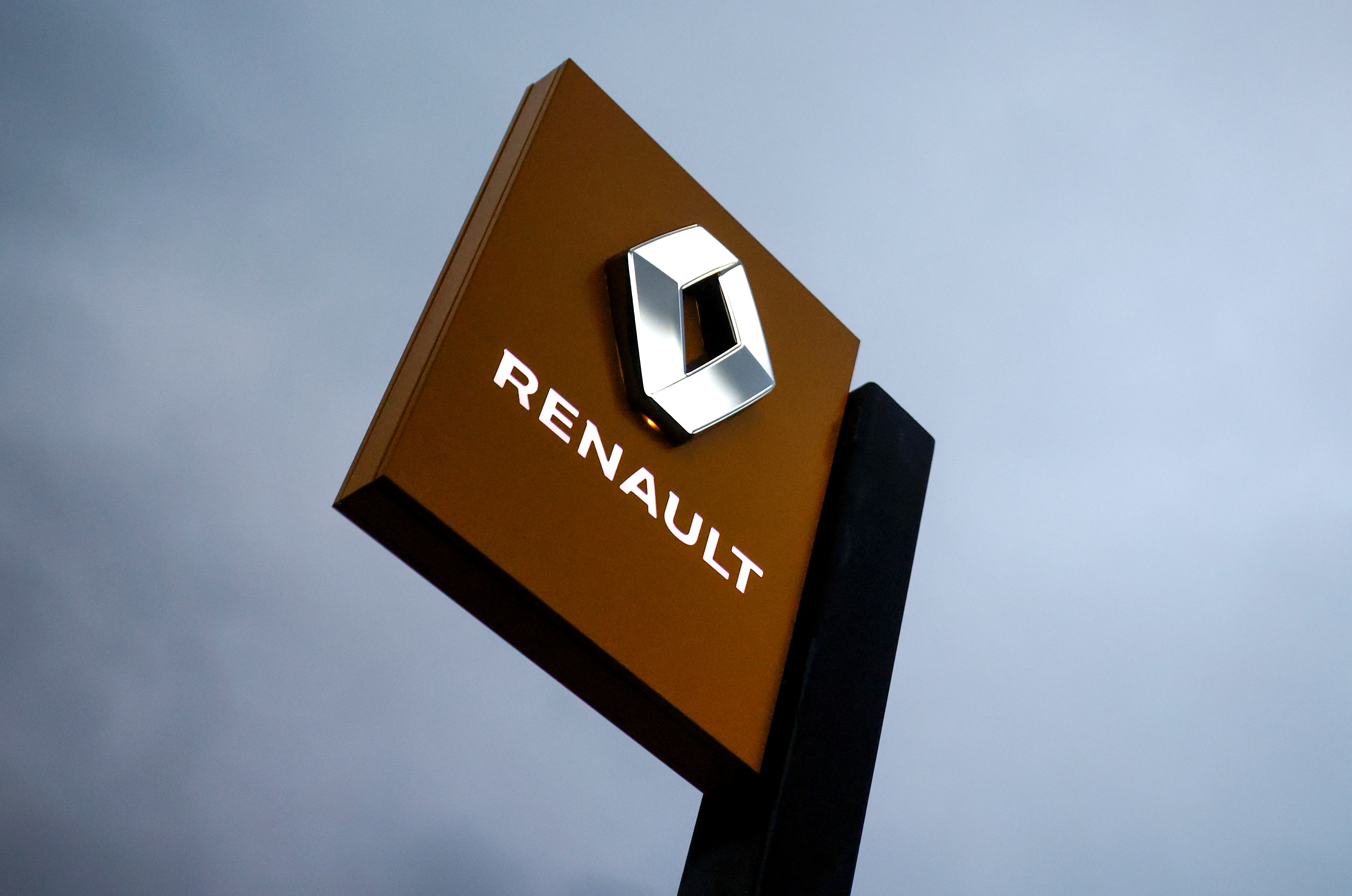Renault revend ses parts dans Daimler pour plus d'un milliard d'euros